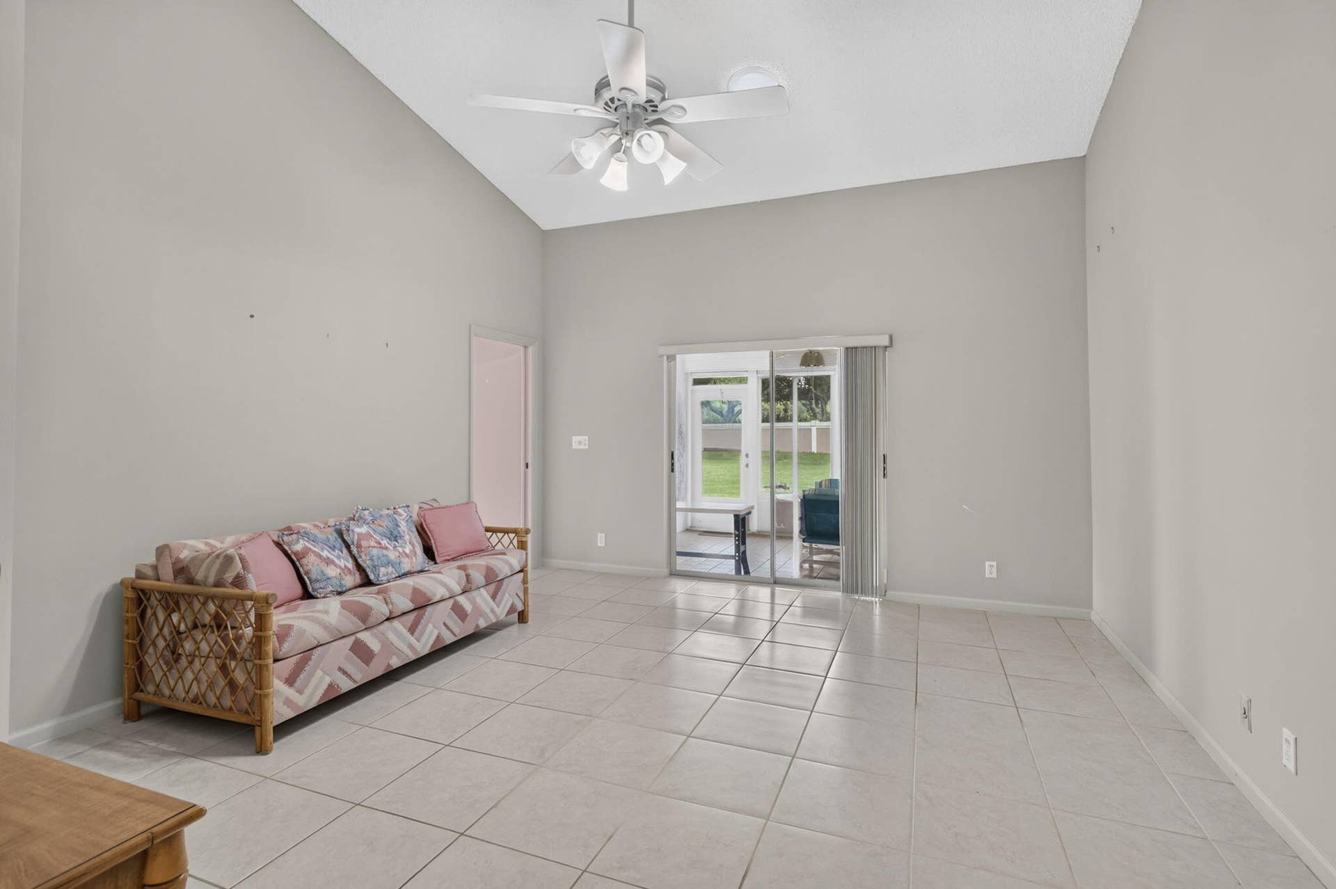 3914 Dafilee Circle, West Palm Beach, FL 33417 Spacious Primary Suite