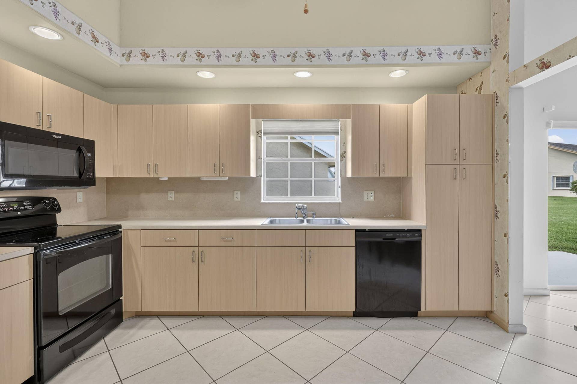 3914 Dafilee Circle, West Palm Beach, FL 33417 Kitchen
