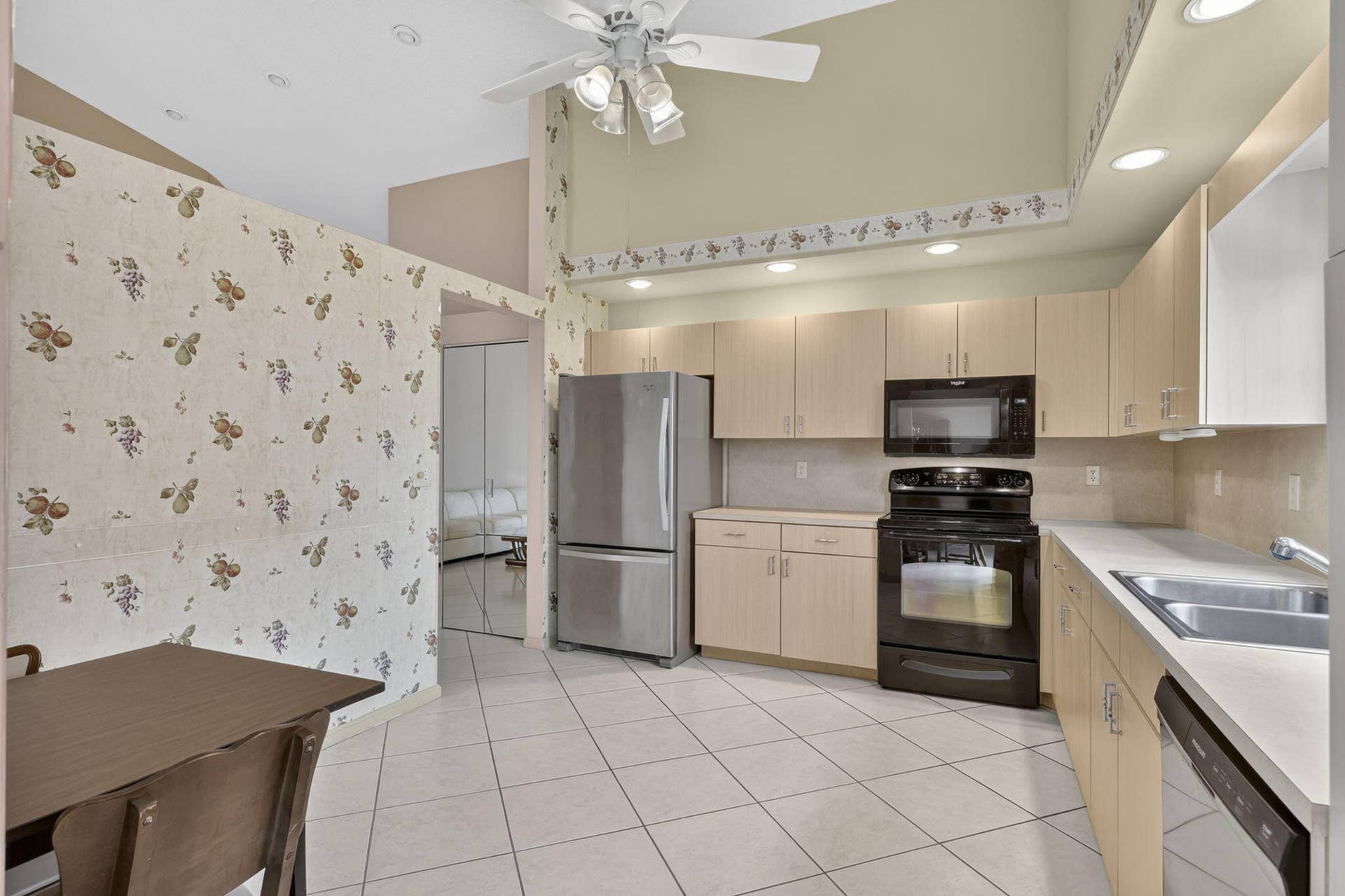 3914 Dafilee Circle, West Palm Beach, FL 33417 Kitchen
