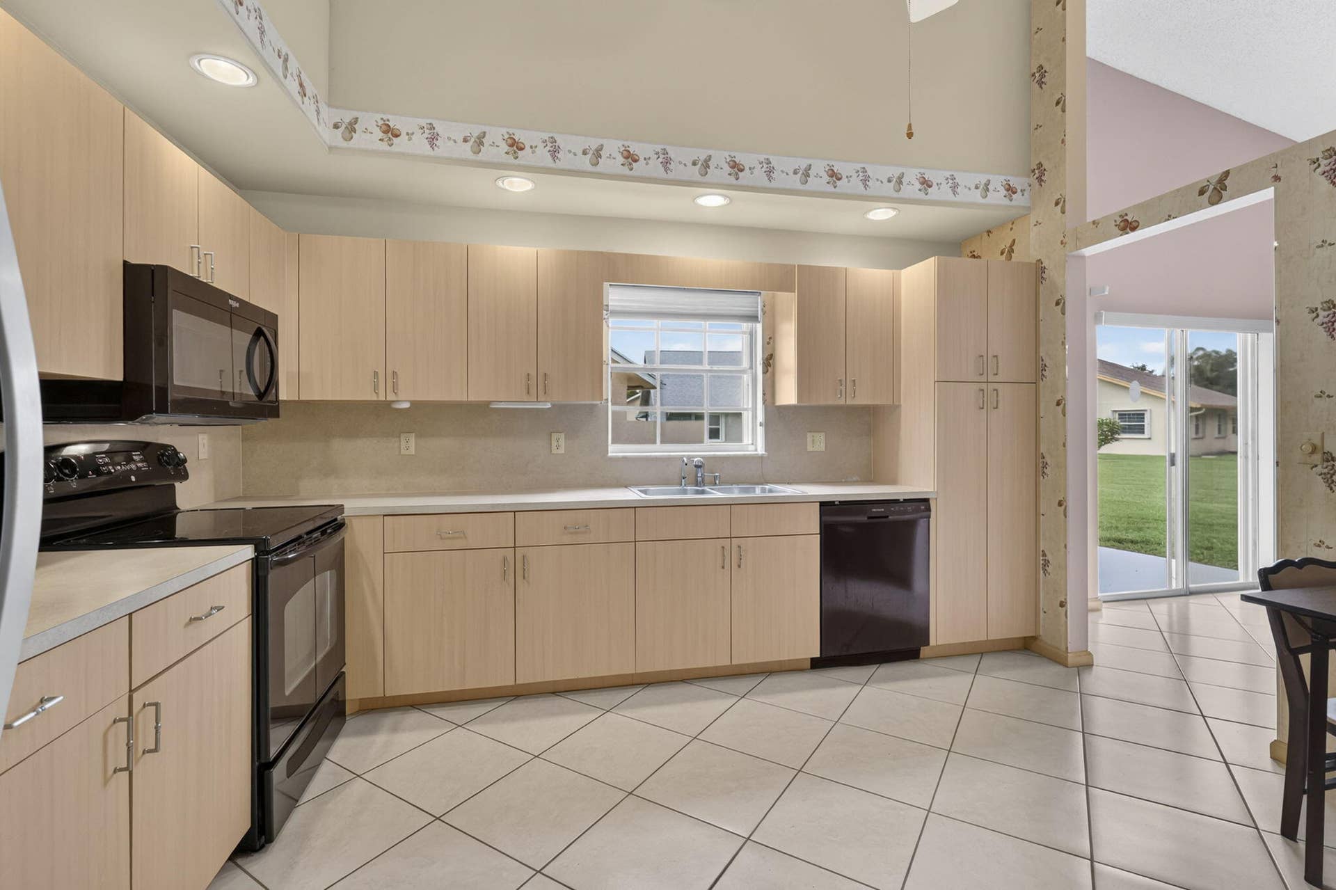 3914 Dafilee Circle, West Palm Beach, FL 33417 Kitchen