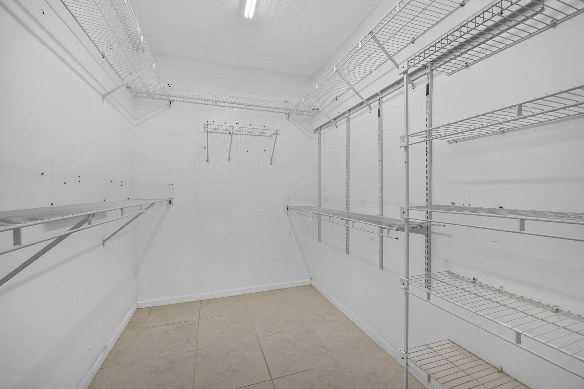 3914 Dafilee Circle, West Palm Beach, FL 33417 Primary Bedroom Walk In Closet
