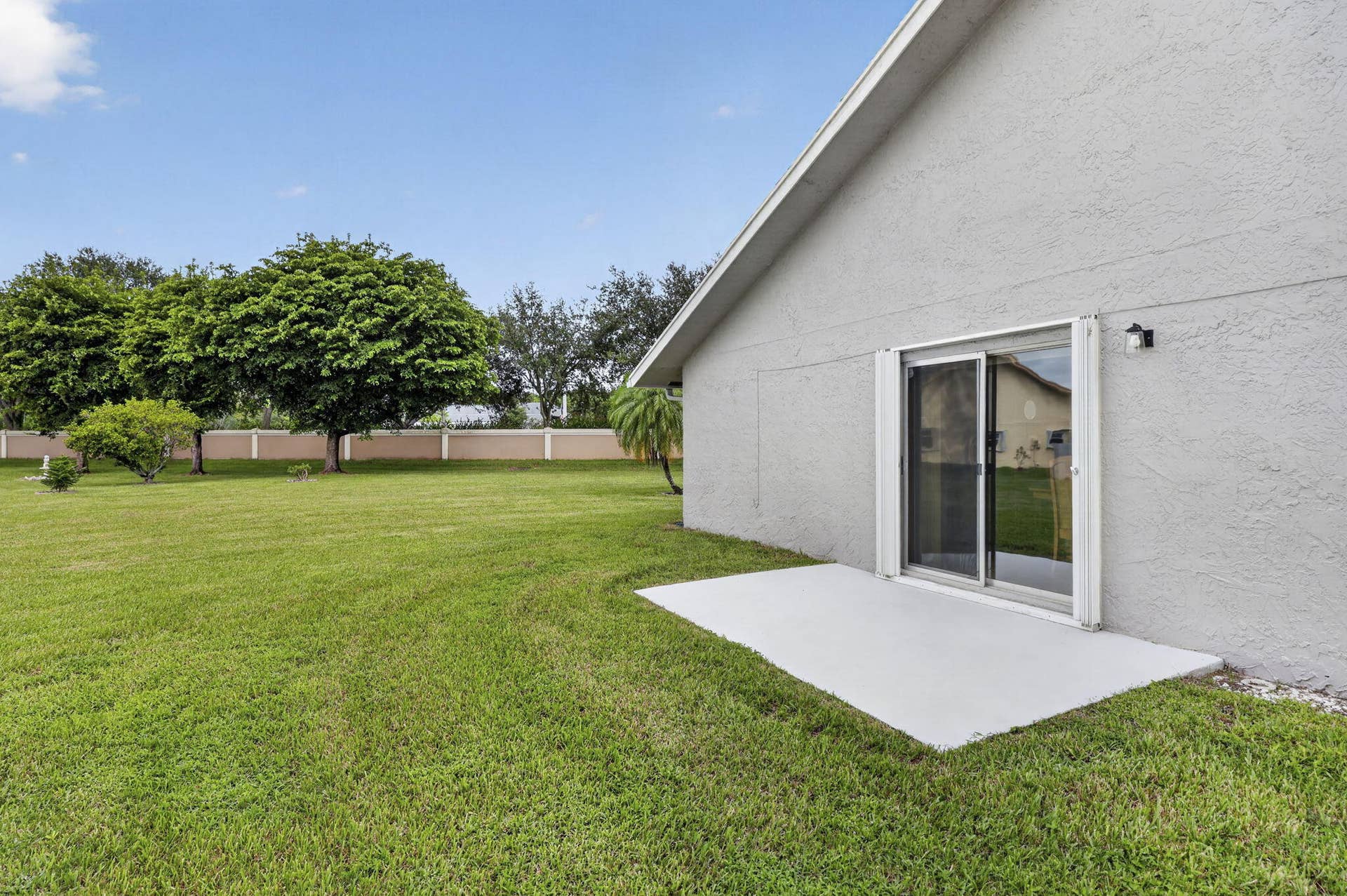 3914 Dafilee Circle, West Palm Beach, FL 33417 Patio