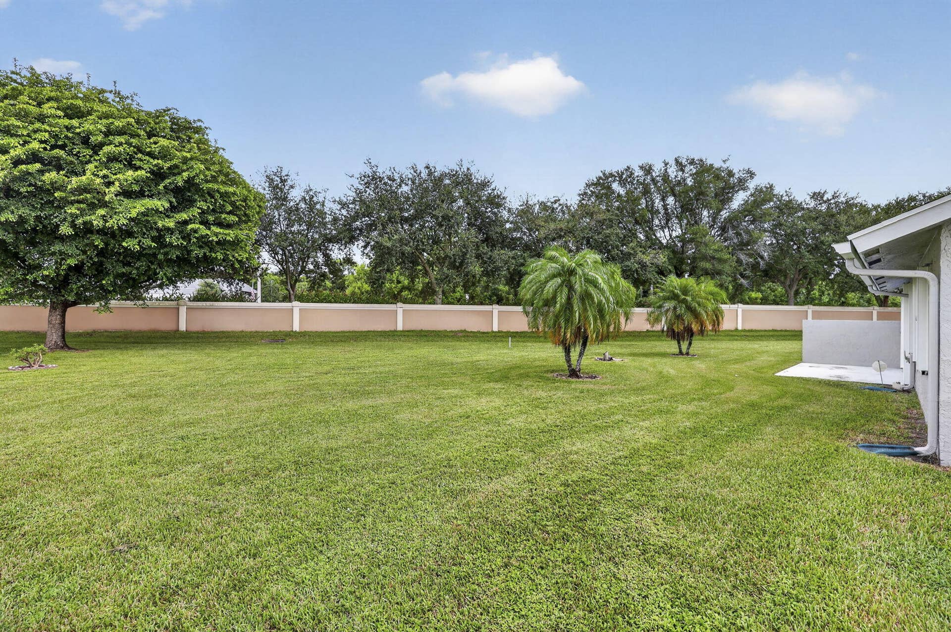 3914 Dafilee Circle, West Palm Beach, FL 33417 Huge Yard