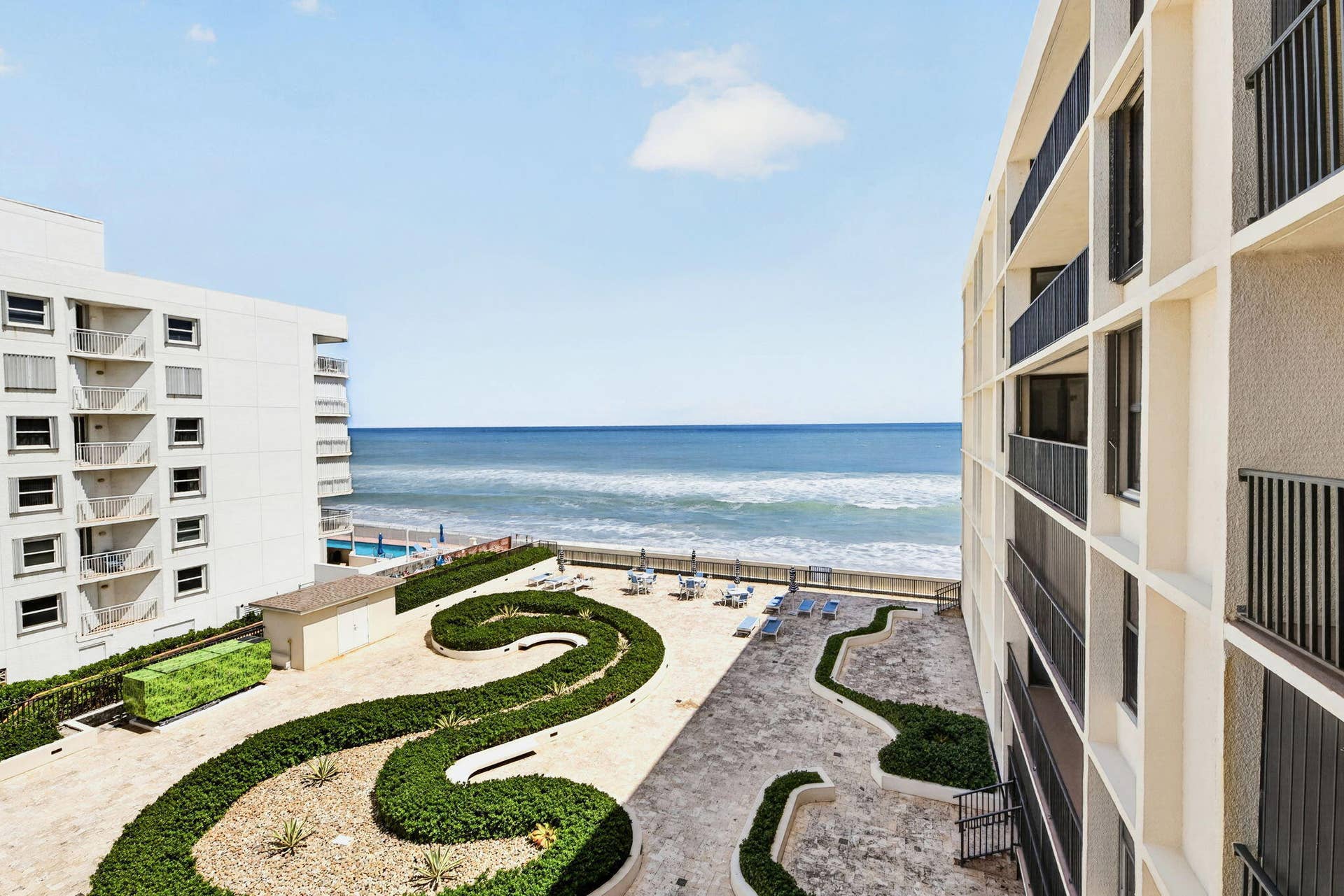 3610 S Ocean Boulevard, #409, South Palm Beach, FL 33480 15-web-or-mls-Courtyard view (2)