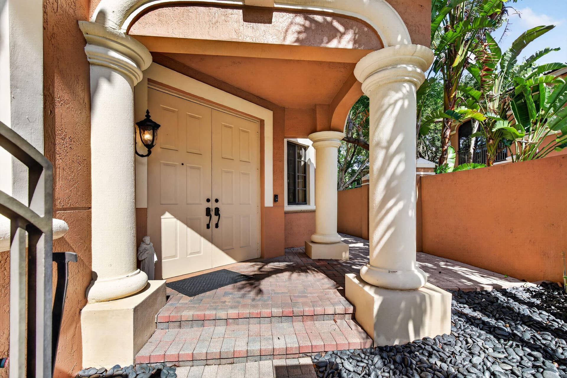 2790 Kinsington Circle, Weston, FL 33332 Entrance