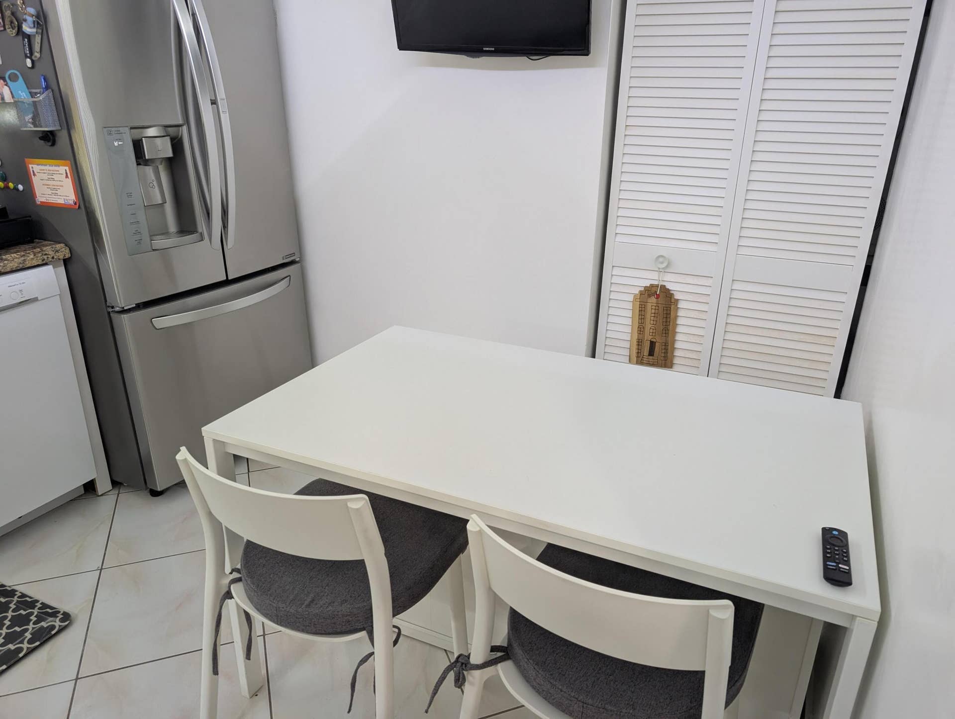 Kitchen Eating Area