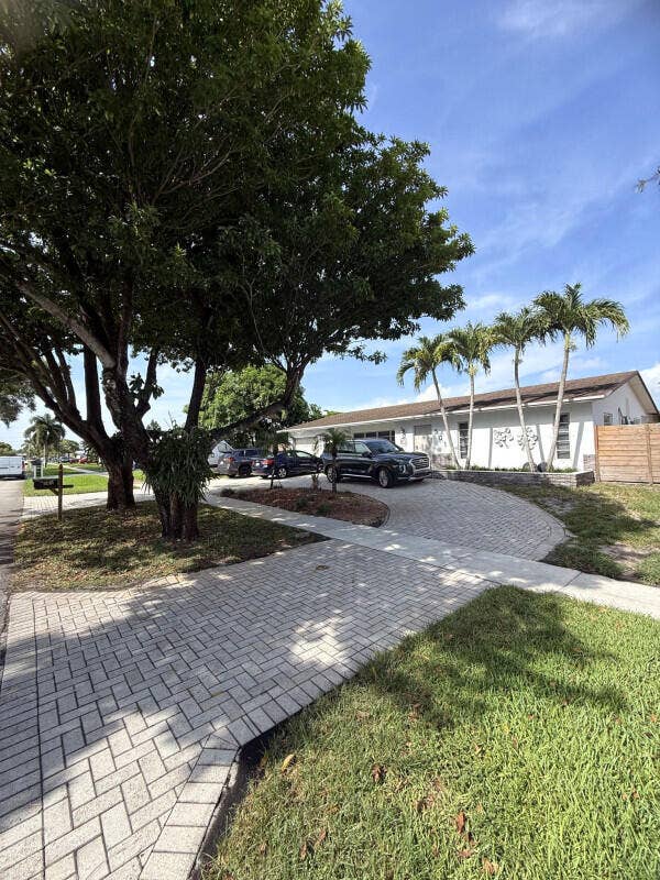 Property photo for 501 NW 98th Avenue, Pembroke Pines, FL