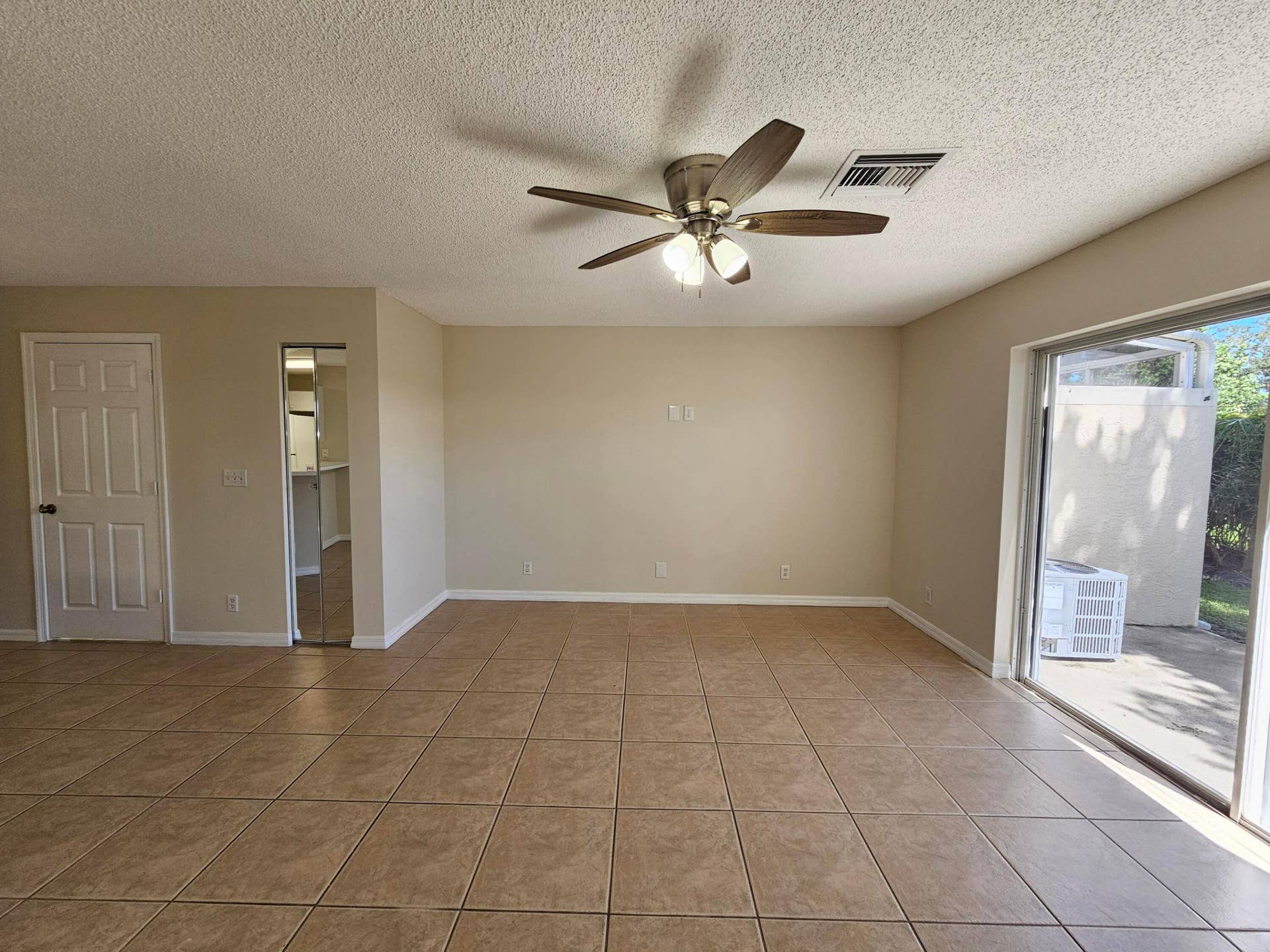 145 Fox Meadow Run, Jupiter, FL 33458 Living Room (2)