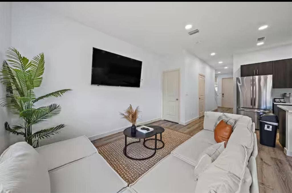 1559 W 26TH Court, #1, Riviera Beach, Riviera Beach, FL 33404 family room