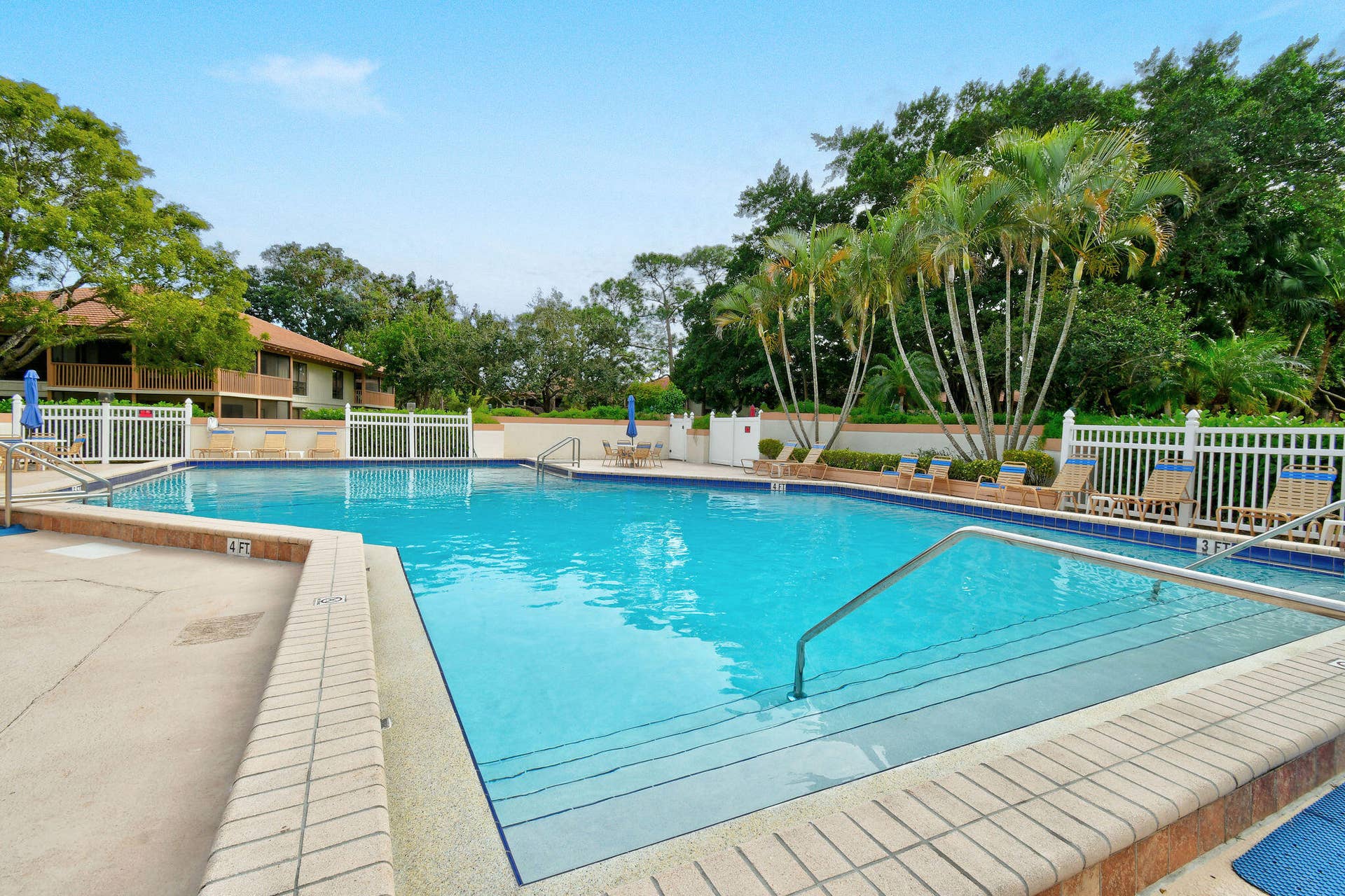 407 BRACKENWOOD Lane S, Palm Beach Gardens, FL 33418 407BrackenwoodLnS(61)