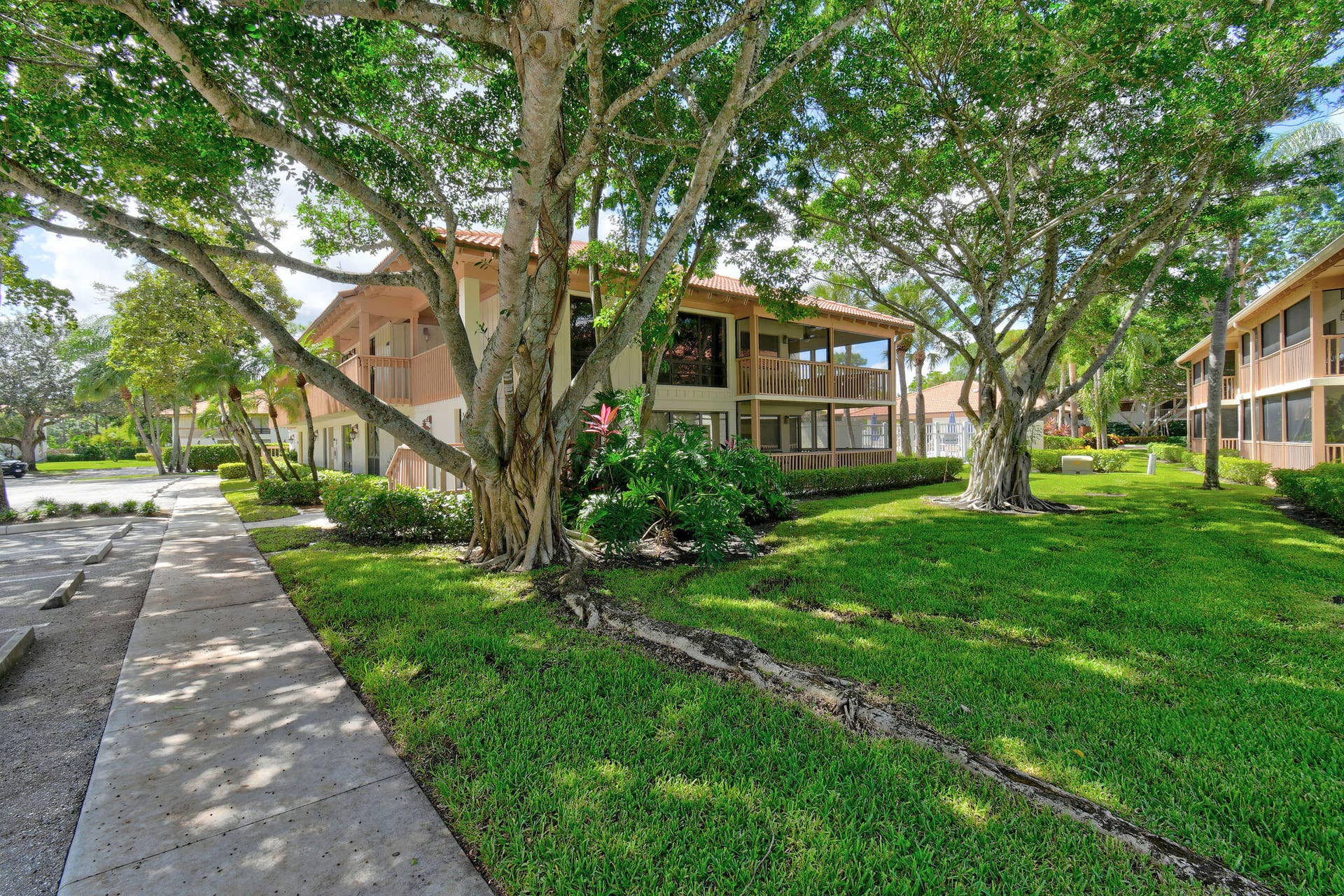 407 BRACKENWOOD Lane S, Palm Beach Gardens, FL 33418 407BrackenwoodLnS(53)