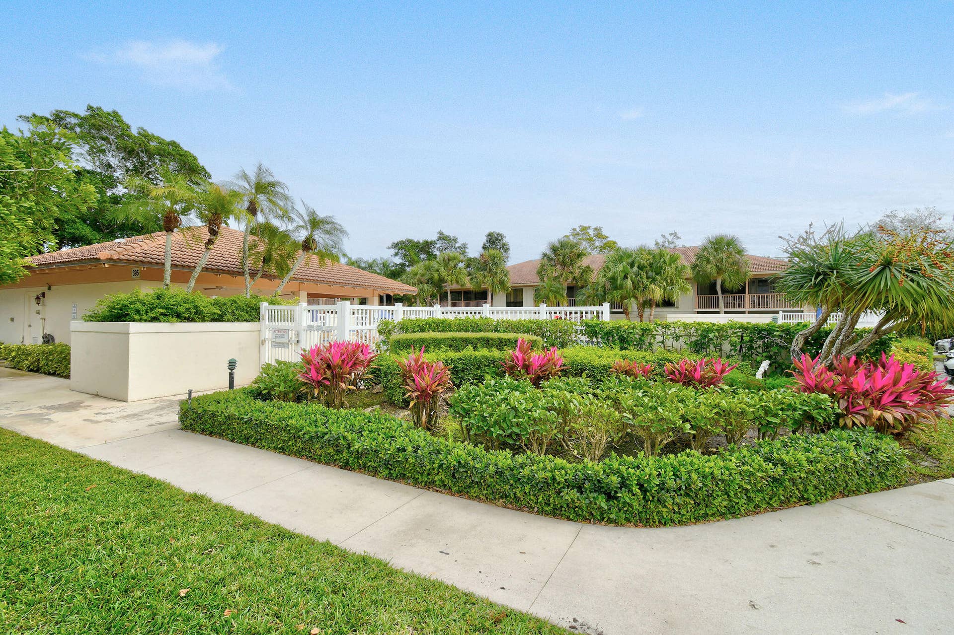 407 BRACKENWOOD Lane S, Palm Beach Gardens, FL 33418 407BrackenwoodLnS(60)