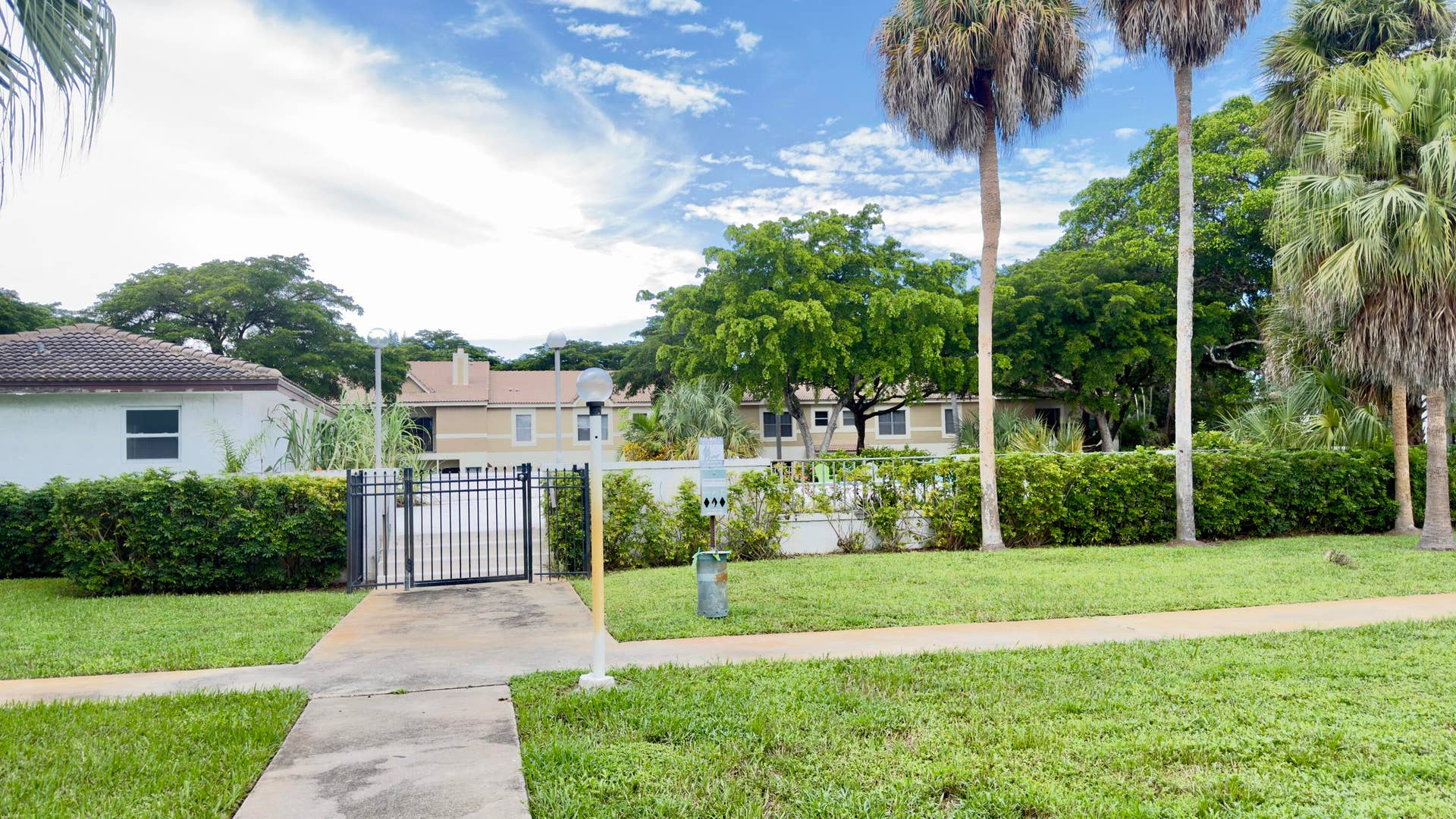 2700 RIVERSIDE Drive, #106-B, Coral Springs, FL 33065 IMG_6142 (1)