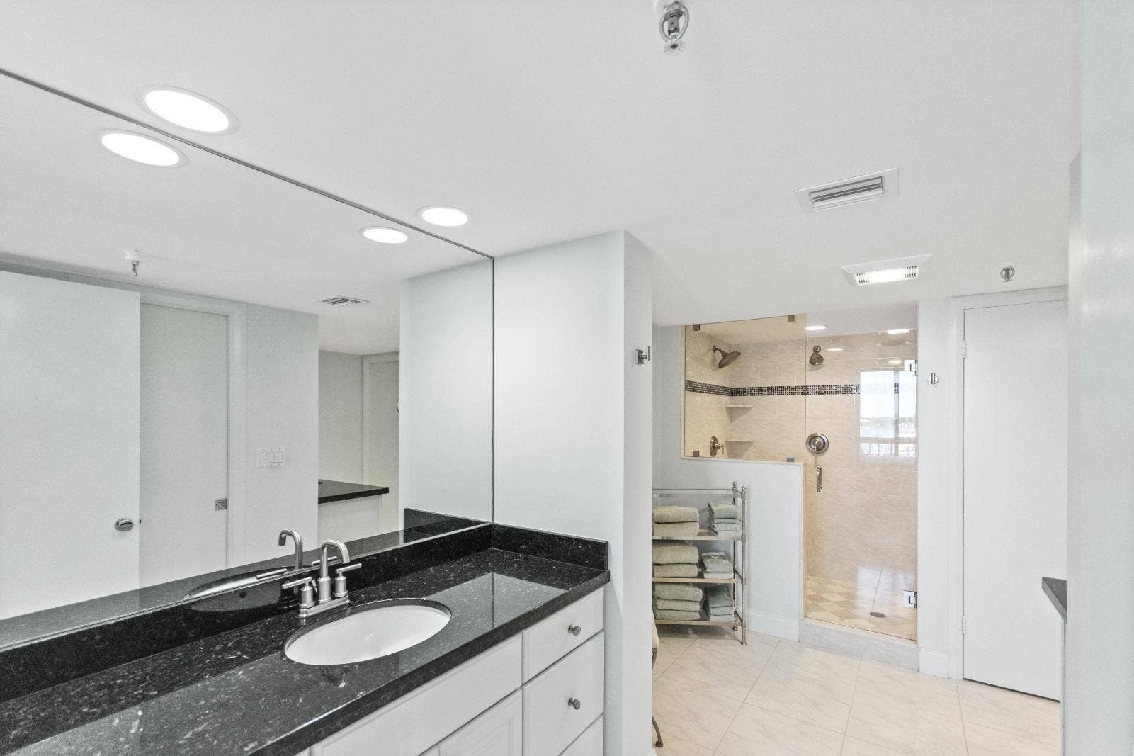 115 Lakeshore Drive, #549, North Palm Beach, FL 33408 Primary Bathroom