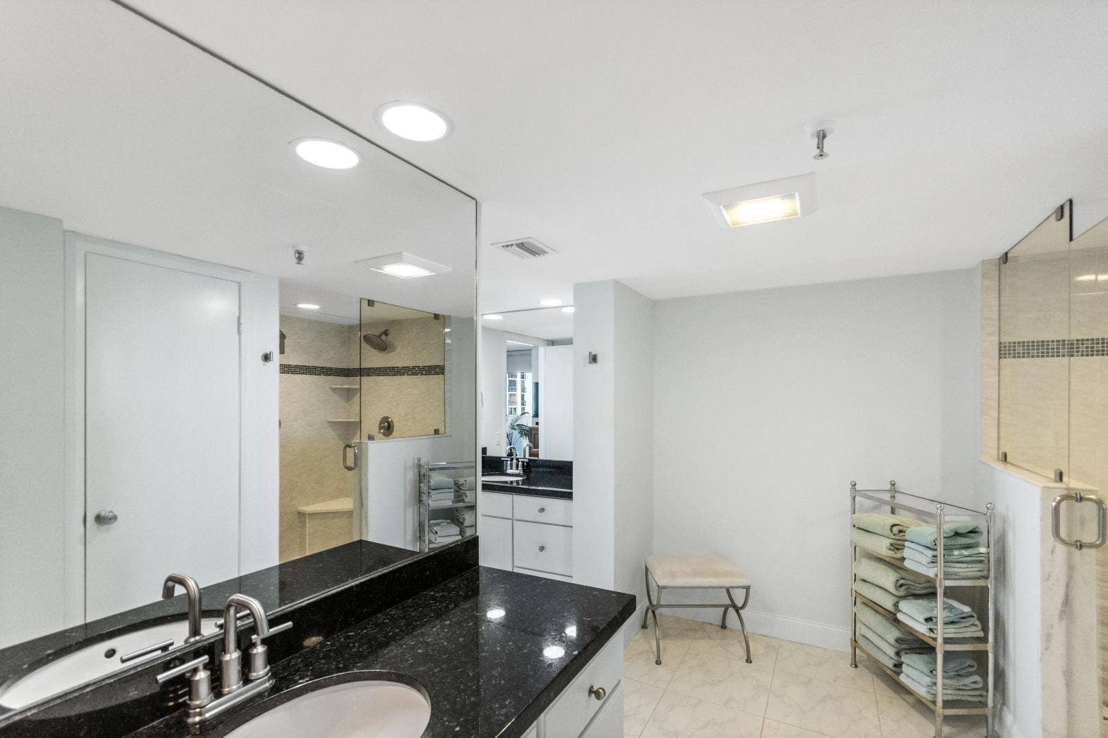 115 Lakeshore Drive, #549, North Palm Beach, FL 33408 Double Vanities, 2 Walk-in Closets