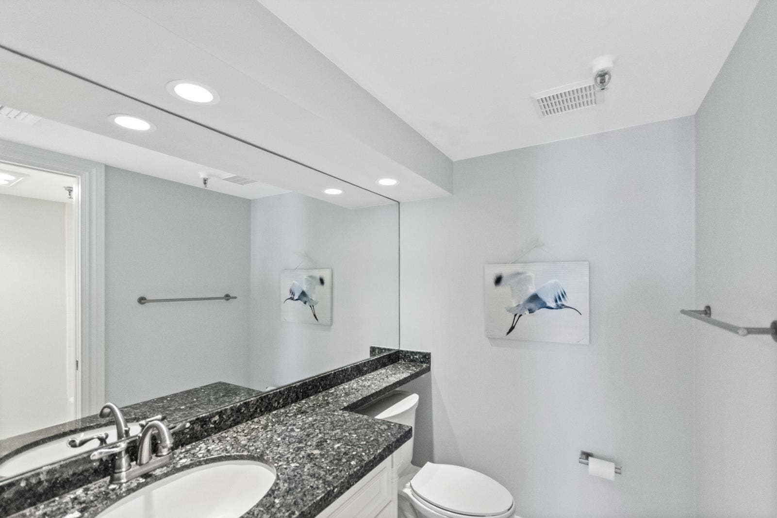 115 Lakeshore Drive, #549, North Palm Beach, FL 33408 Guest Bathroom