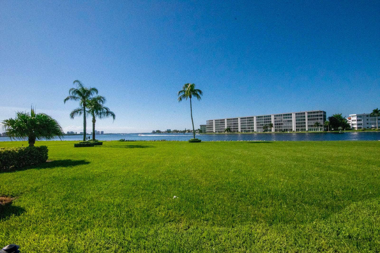 115 Lakeshore Drive, #549, North Palm Beach, FL 33408 Intracoastal Views