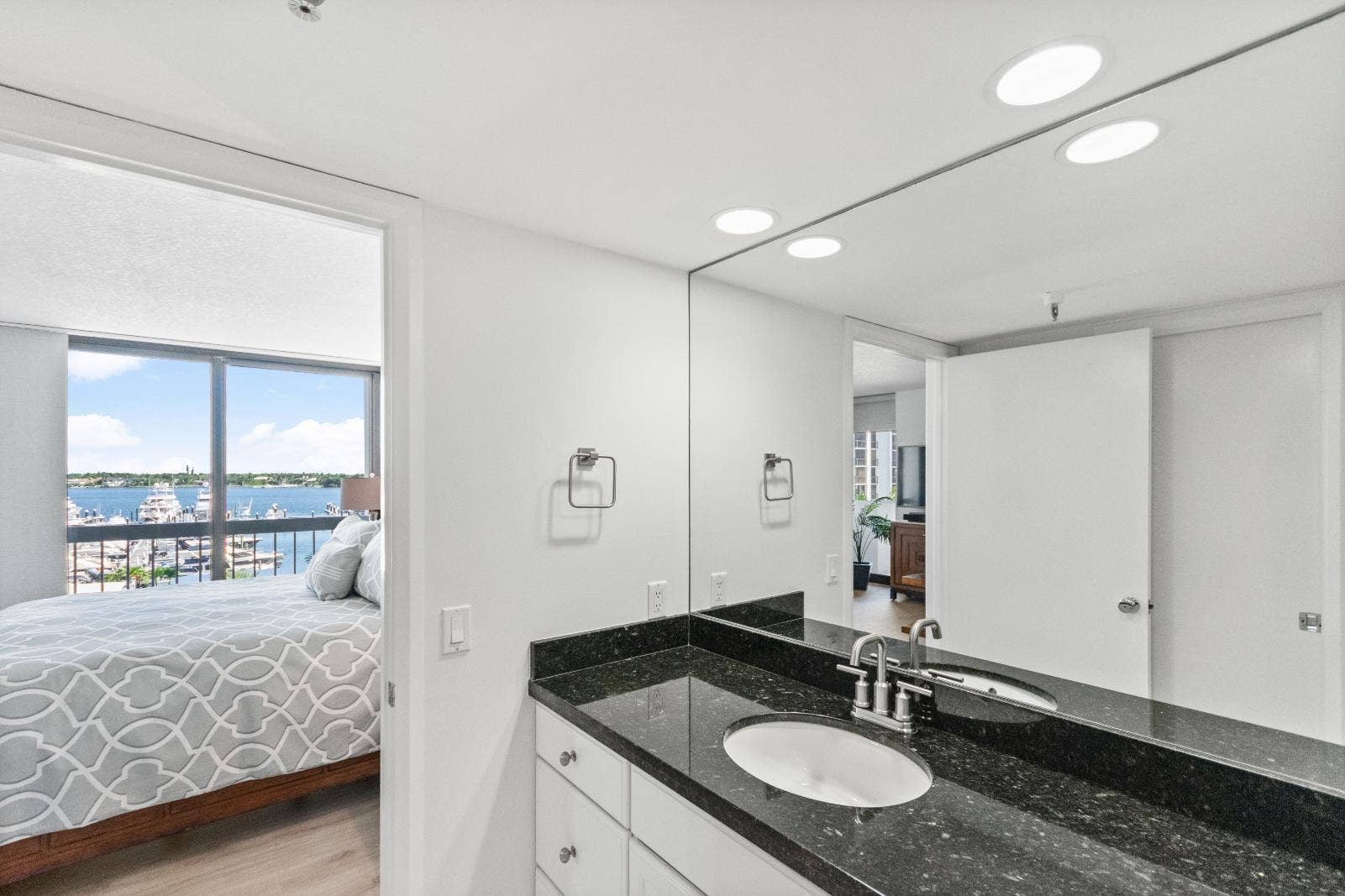 115 Lakeshore Drive, #549, North Palm Beach, FL 33408 Primary Bathroom