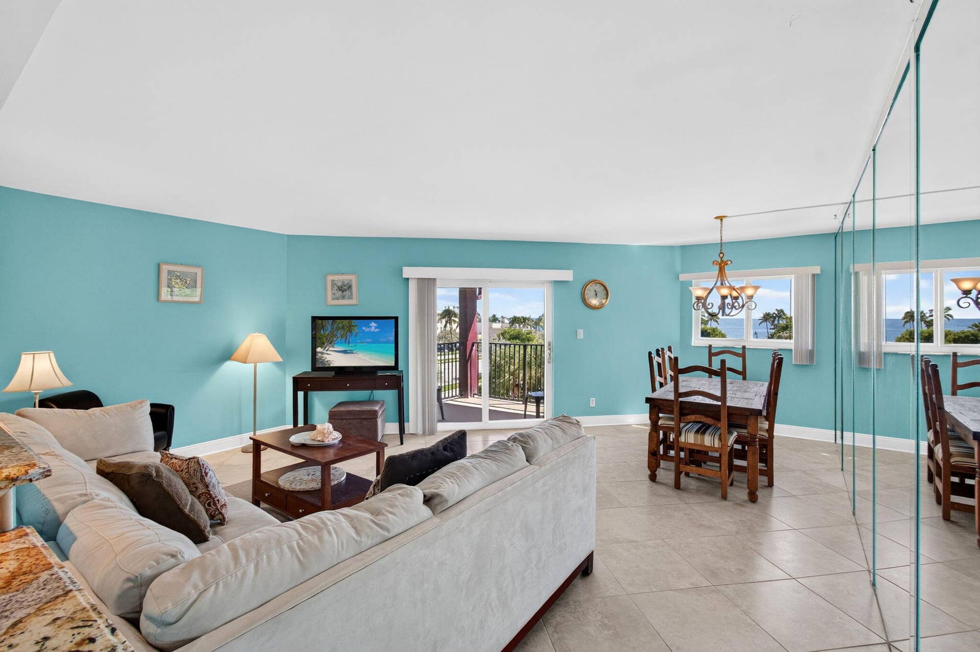 180 SE 20th Avenue, #403, Deerfield Beach, FL 33441 Living Area