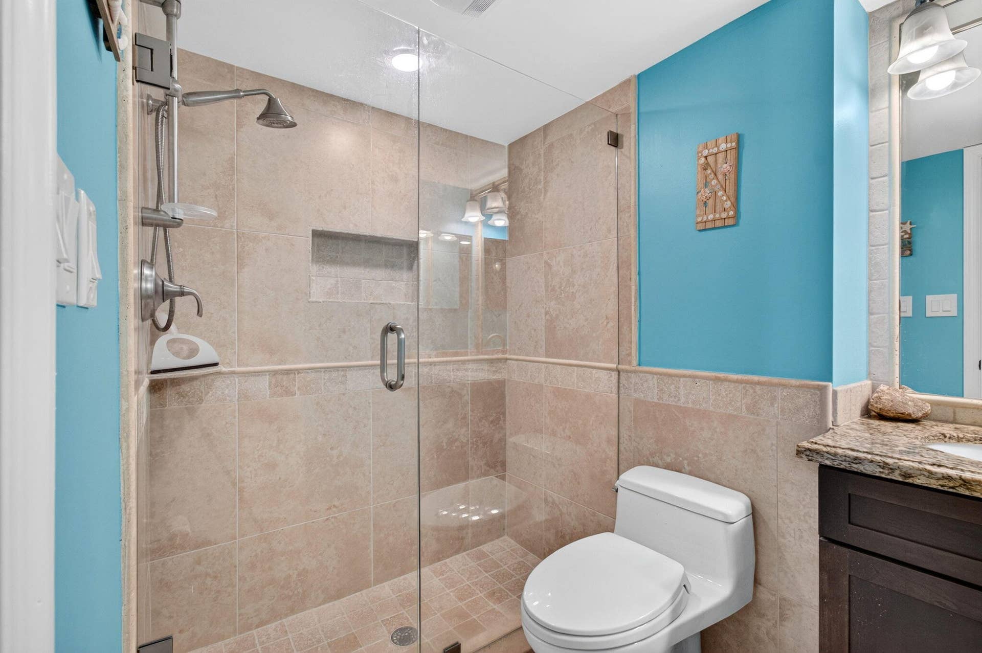 180 SE 20th Avenue, #403, Deerfield Beach, FL 33441 Guest Bath