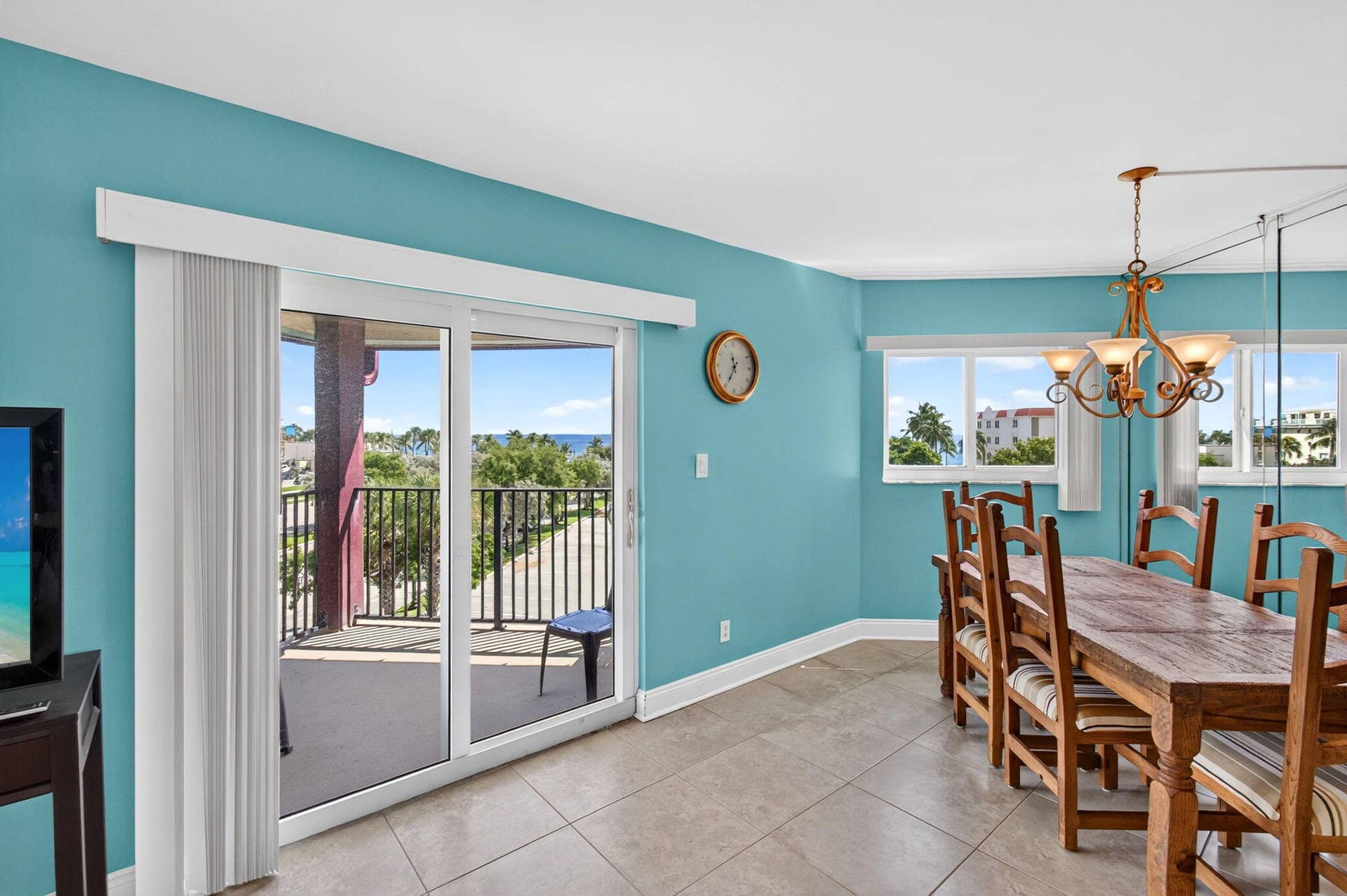 180 SE 20th Avenue, #403, Deerfield Beach, FL 33441 Dining Area
