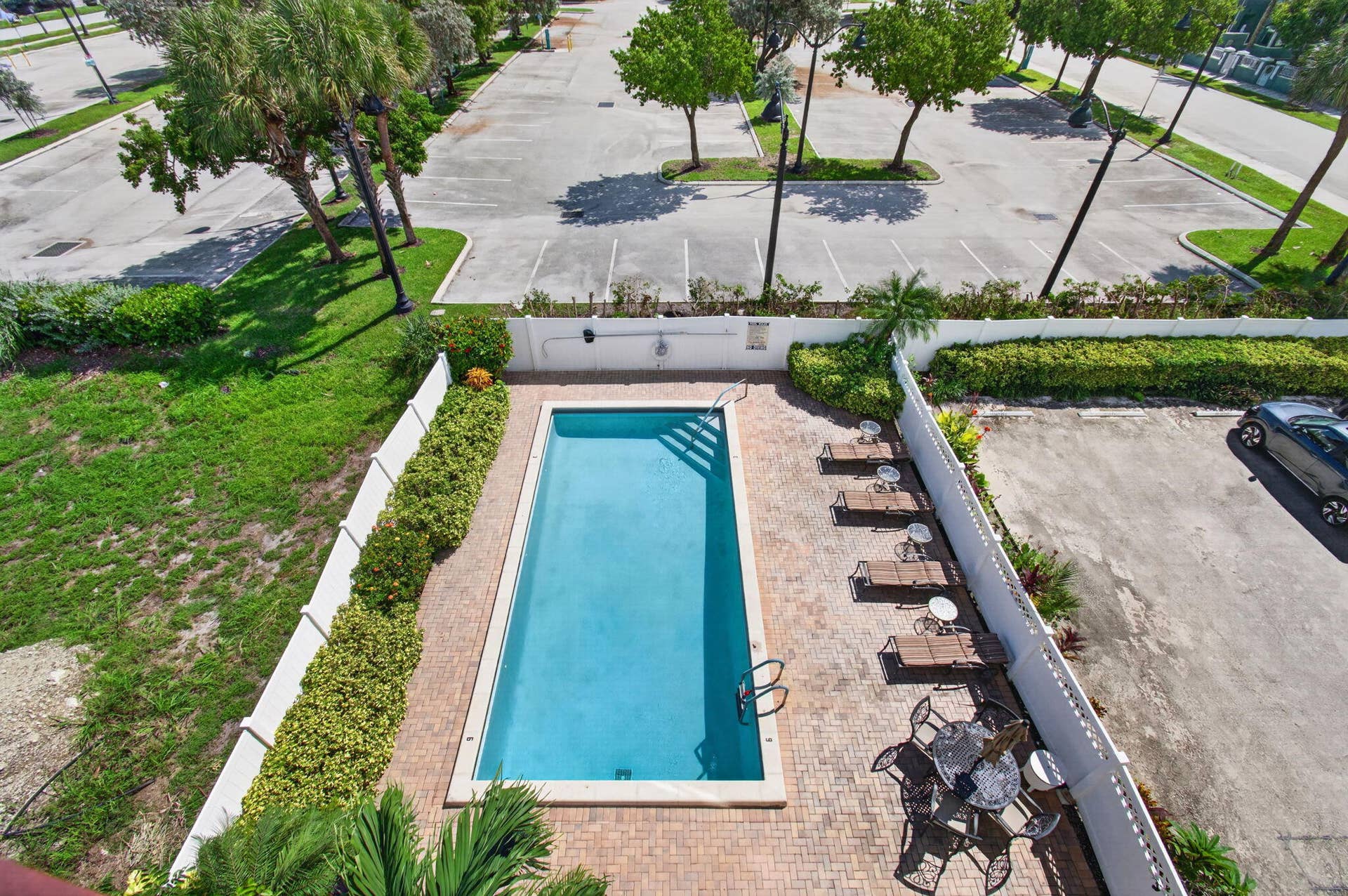 180 SE 20th Avenue, #403, Deerfield Beach, FL 33441 Pool