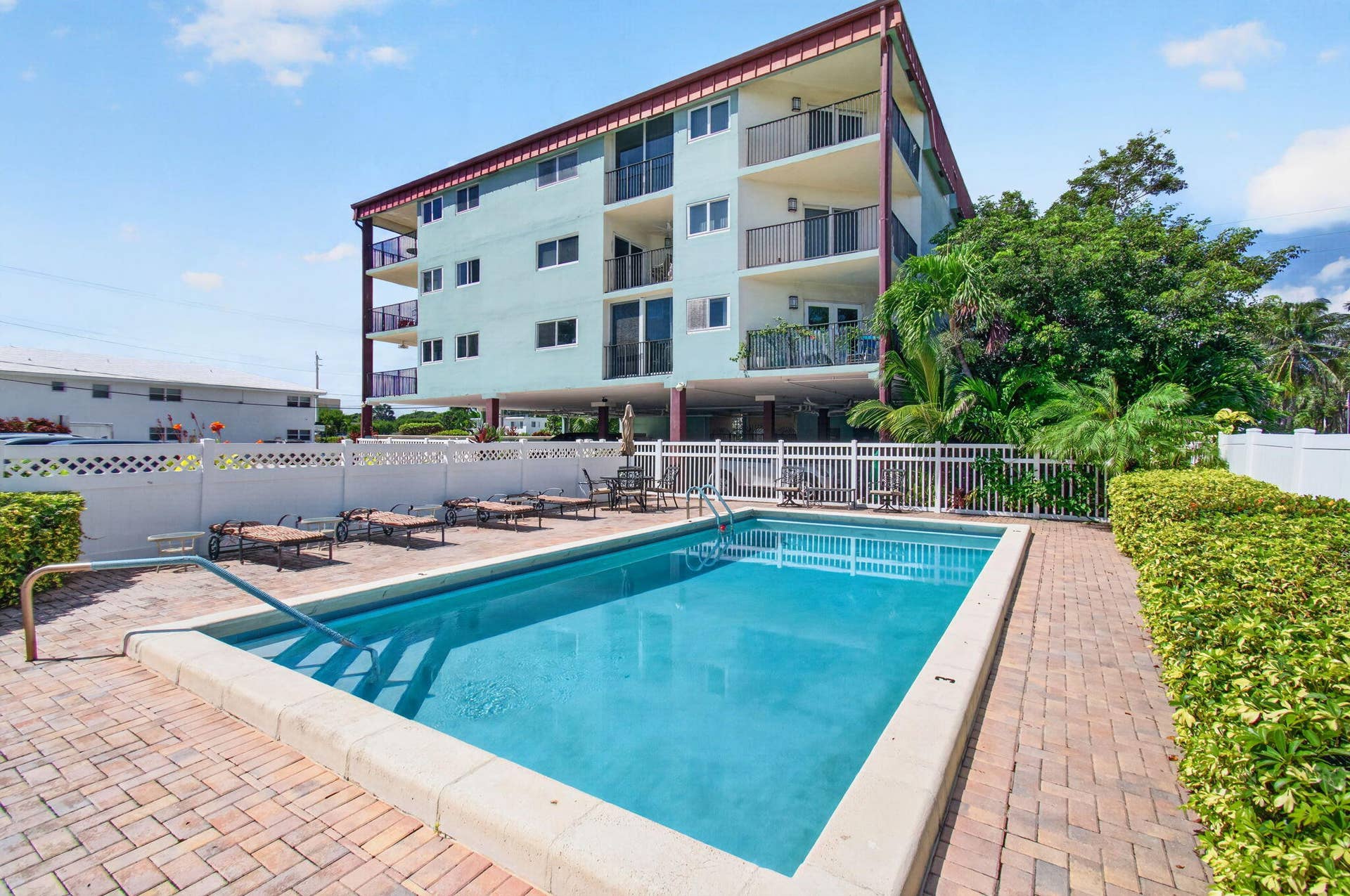 180 SE 20th Avenue, #403, Deerfield Beach, FL 33441 Pool