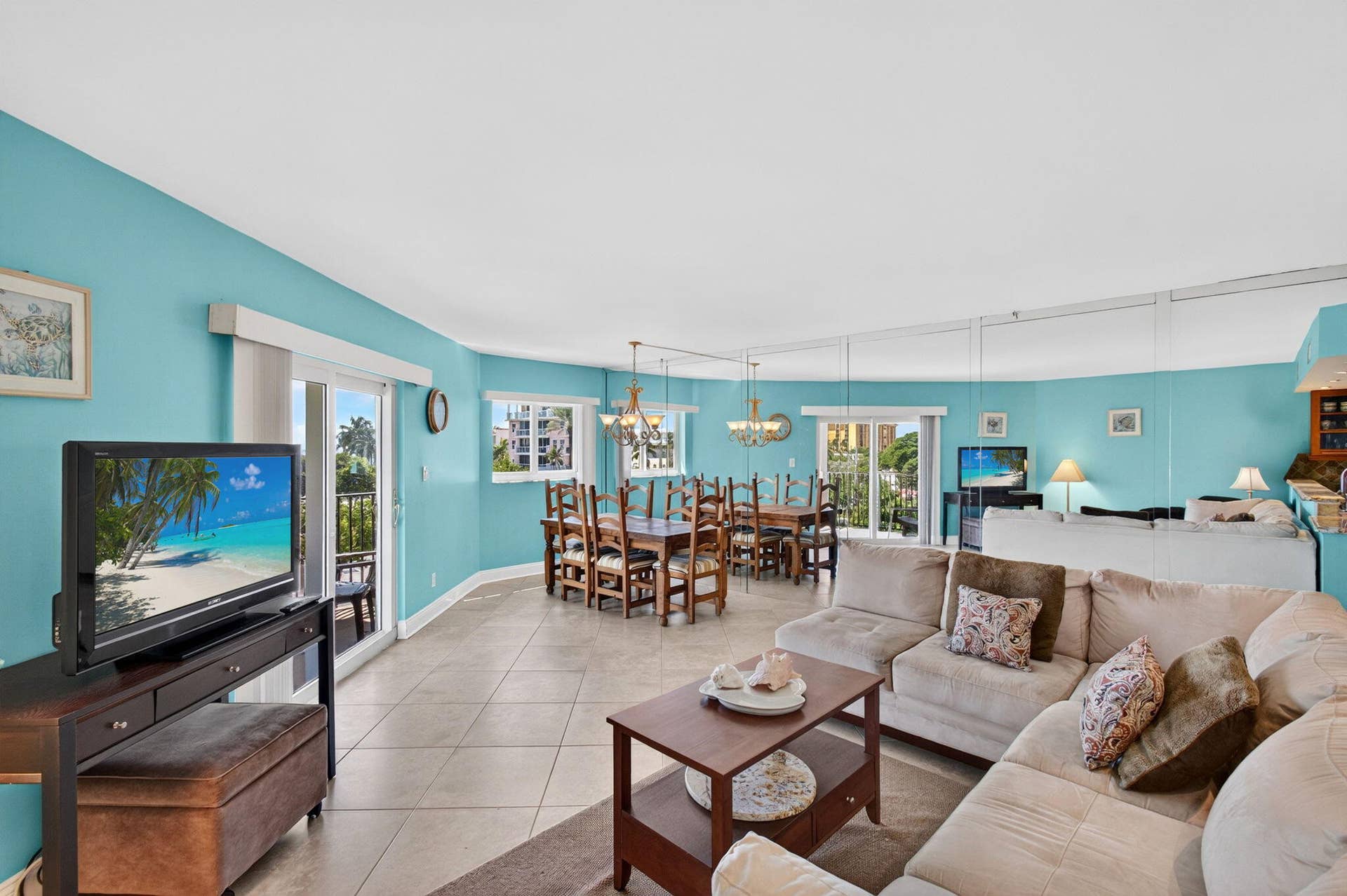 180 SE 20th Avenue, #403, Deerfield Beach, FL 33441 Living Area