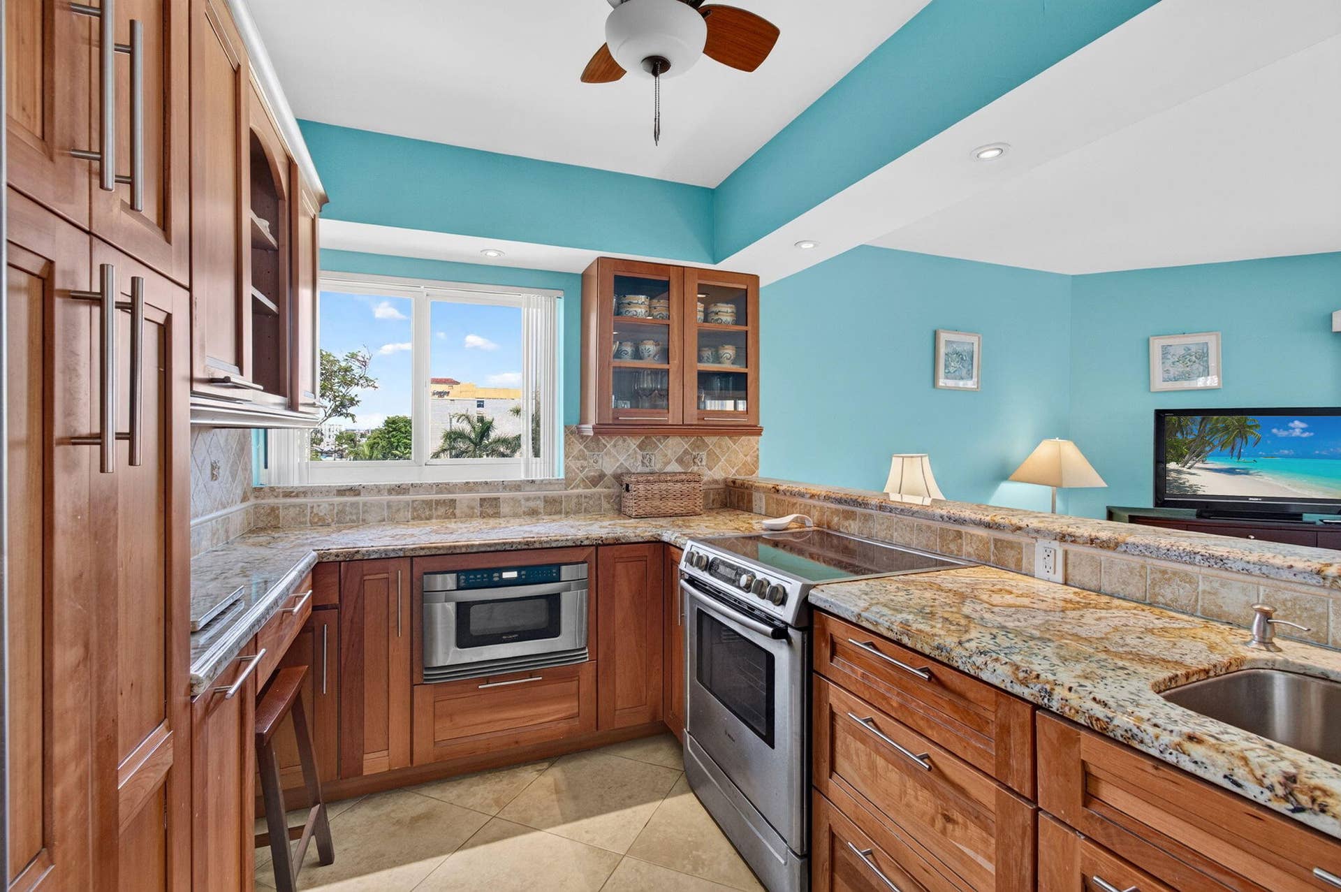 180 SE 20th Avenue, #403, Deerfield Beach, FL 33441 Kitchen