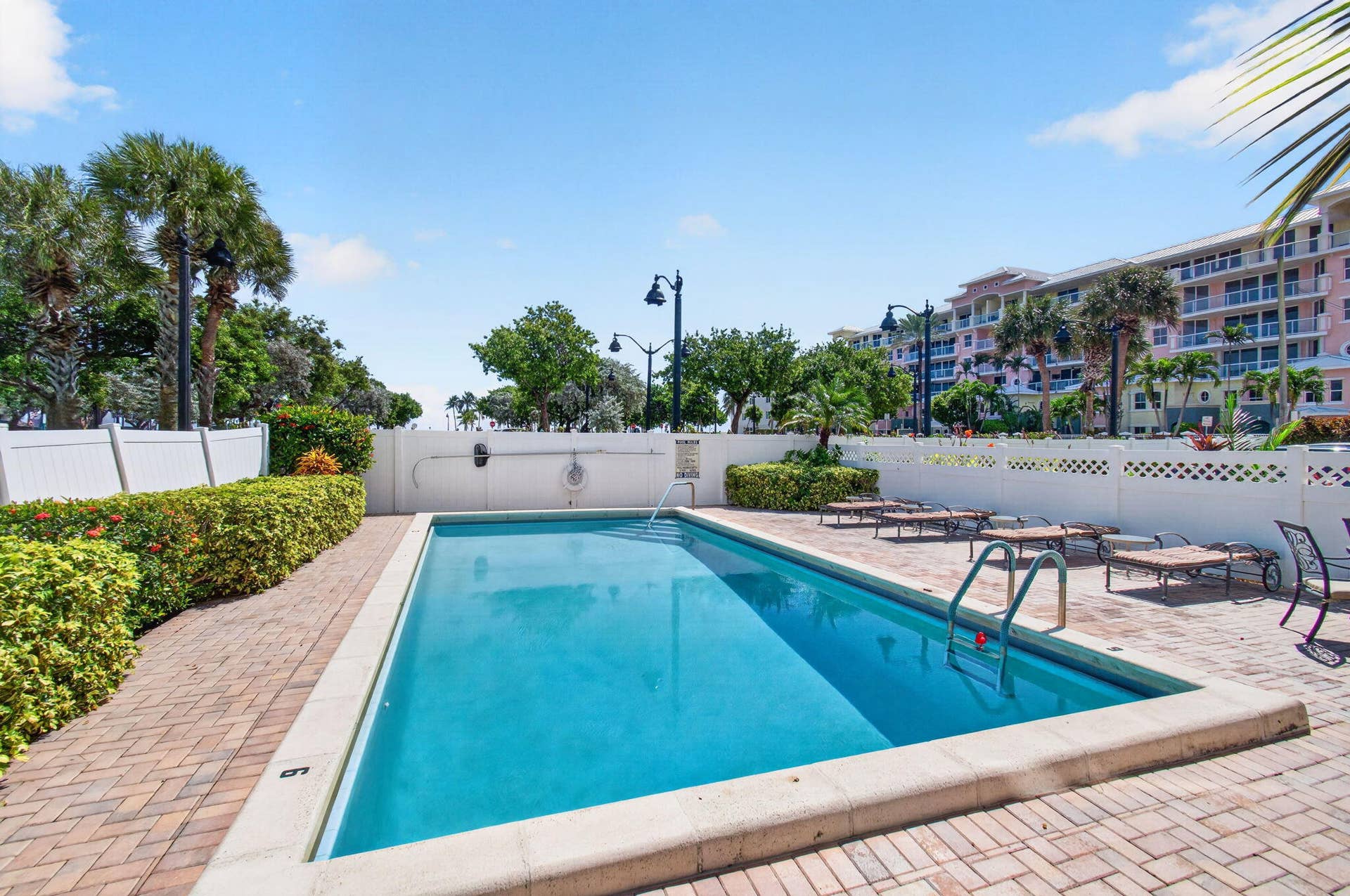 180 SE 20th Avenue, #403, Deerfield Beach, FL 33441 Pool
