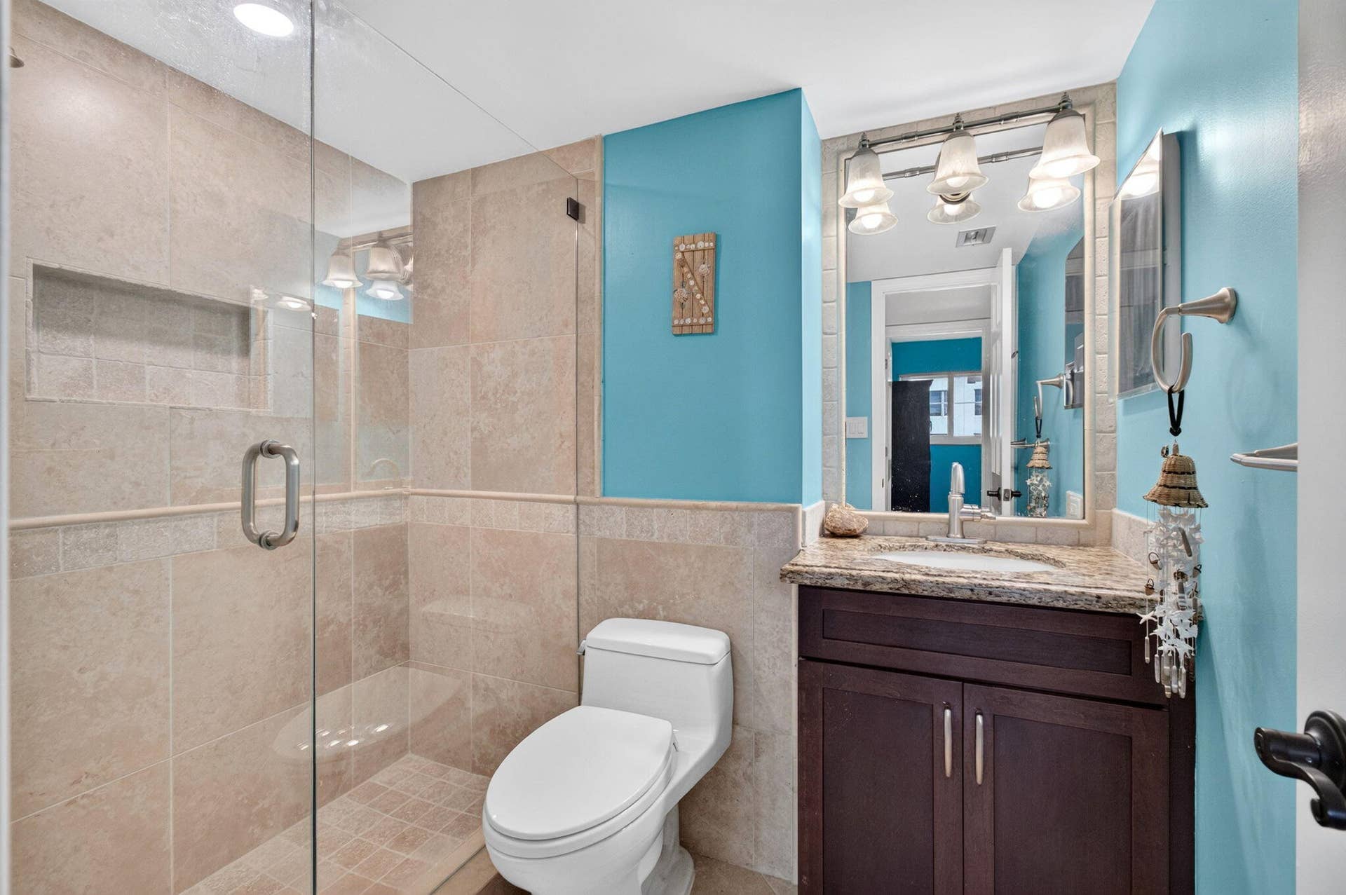 180 SE 20th Avenue, #403, Deerfield Beach, FL 33441 Guest Bath