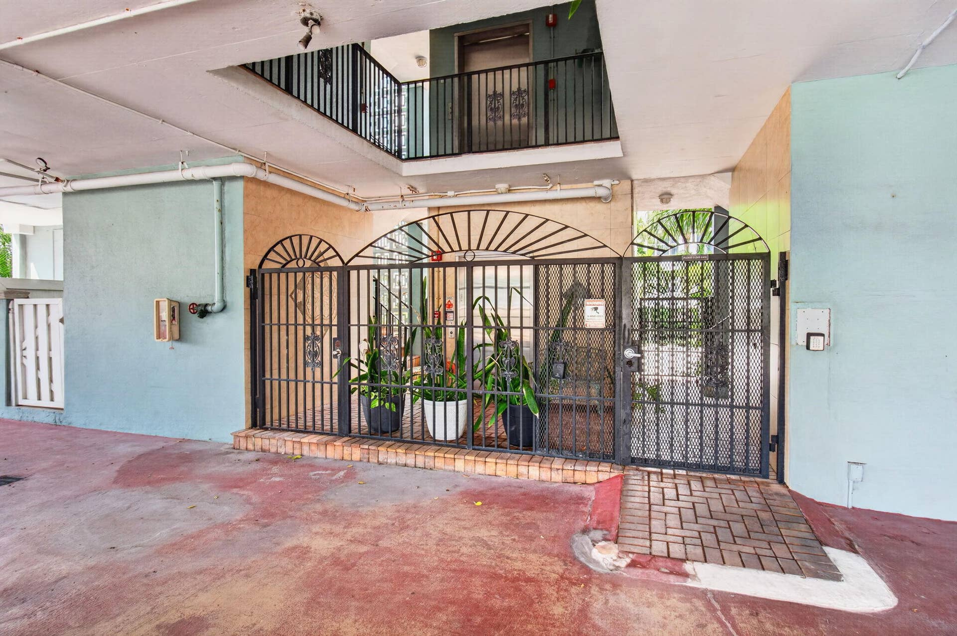 180 SE 20th Avenue, #403, Deerfield Beach, FL 33441 Entrance