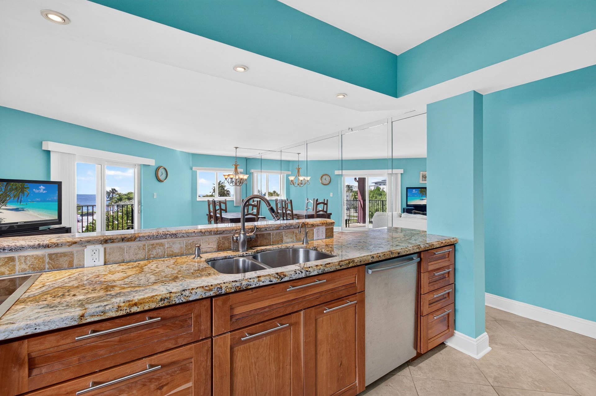 180 SE 20th Avenue, #403, Deerfield Beach, FL 33441 Kitchen