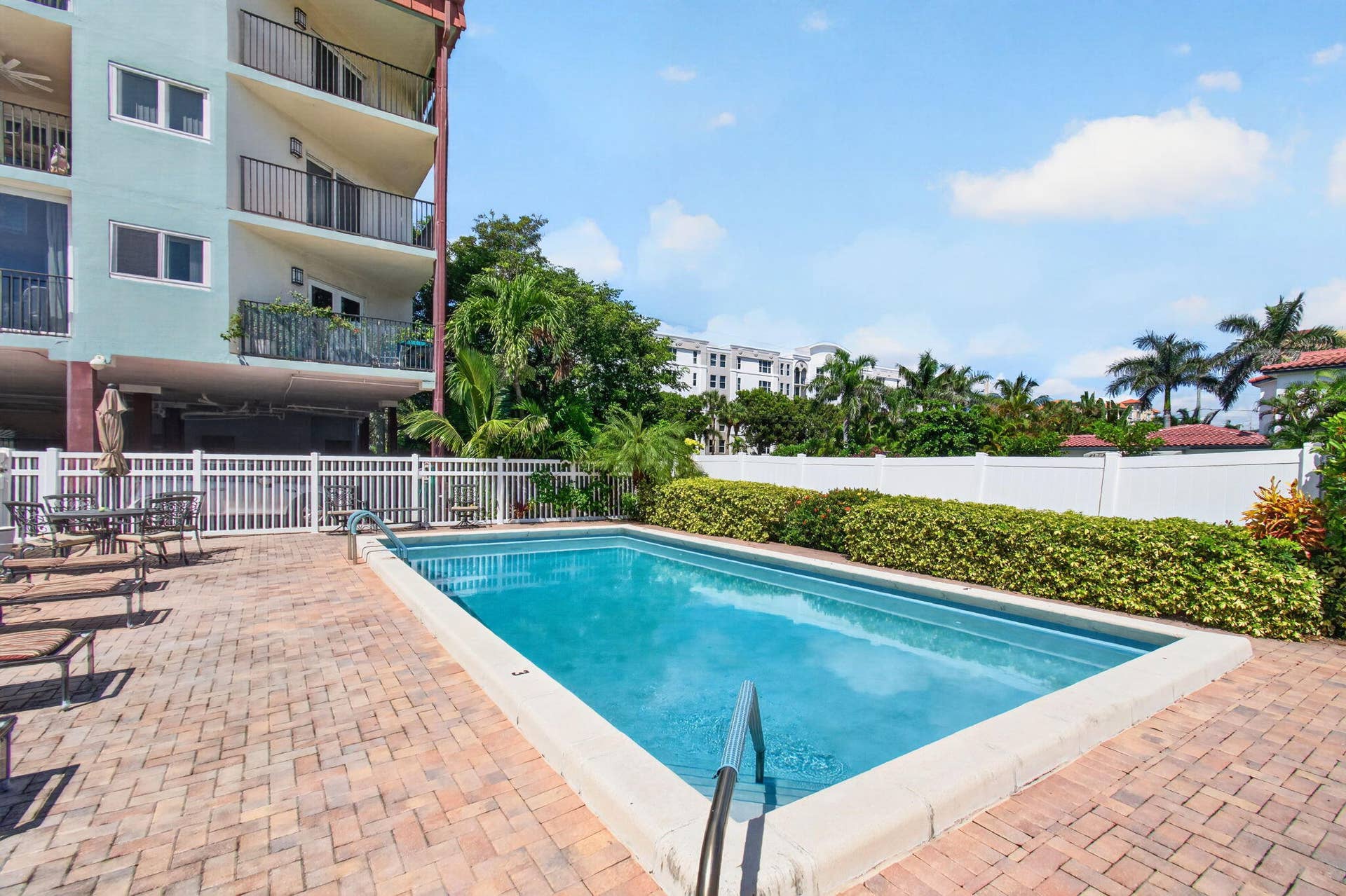 180 SE 20th Avenue, #403, Deerfield Beach, FL 33441 Pool