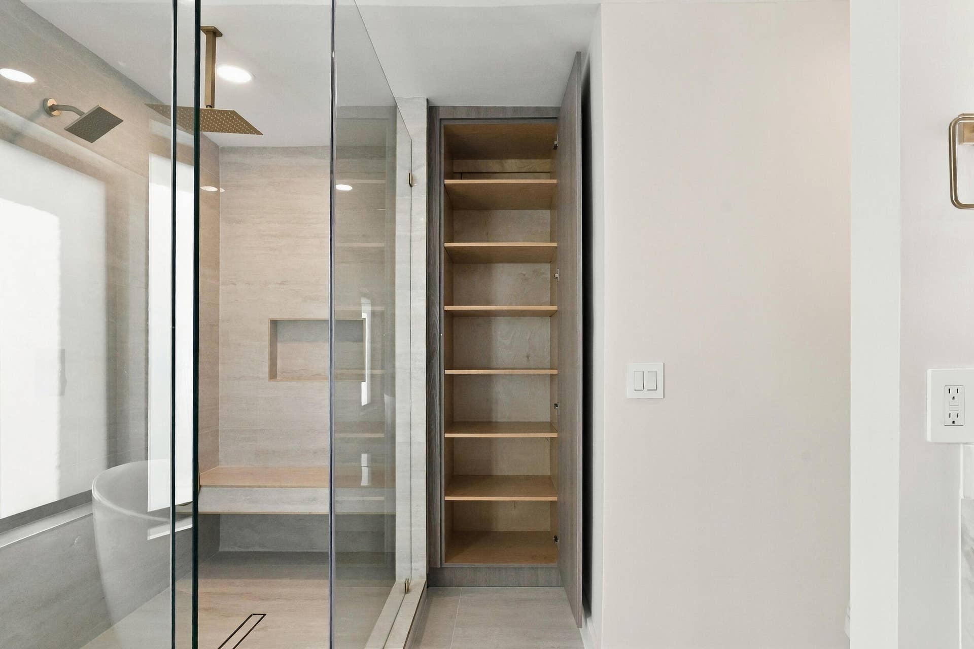 10941 BOCA WOODS Lane, Boca Raton, FL 33428 linen closet