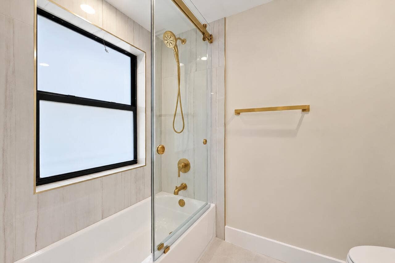10941 BOCA WOODS Lane, Boca Raton, FL 33428 Guest bath