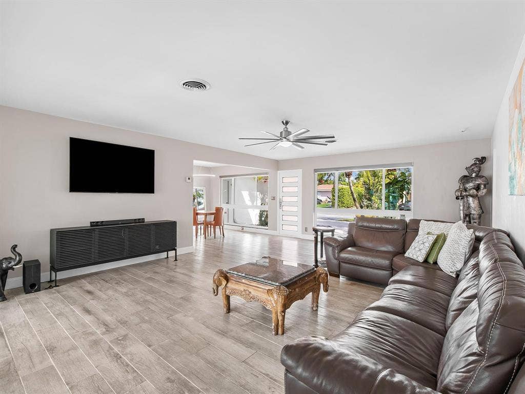 300 SE 10TH Street, Pompano Beach, FL 33060 GetMedia (10)