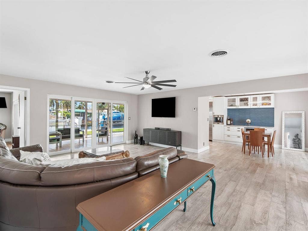 300 SE 10TH Street, Pompano Beach, FL 33060 GetMedia (9)
