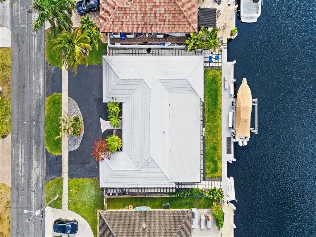 300 SE 10TH Street, Pompano Beach, FL 33060 GetMedia