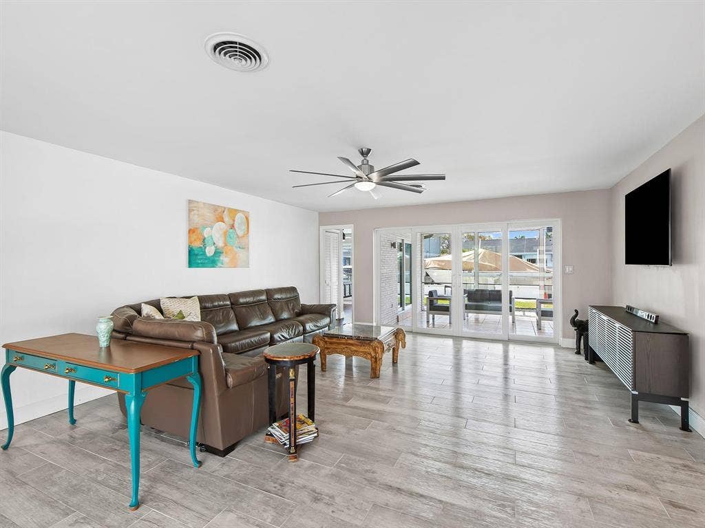 300 SE 10TH Street, Pompano Beach, FL 33060 GetMedia (8)