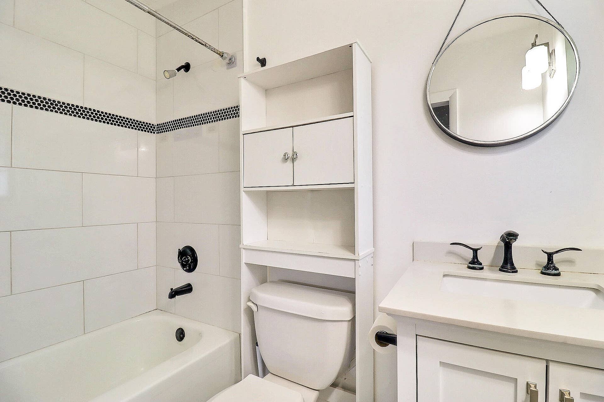 450 BLUEBIRD Lane, Delray Beach, FL 33445 White subway tile surround with black accent mosaic
