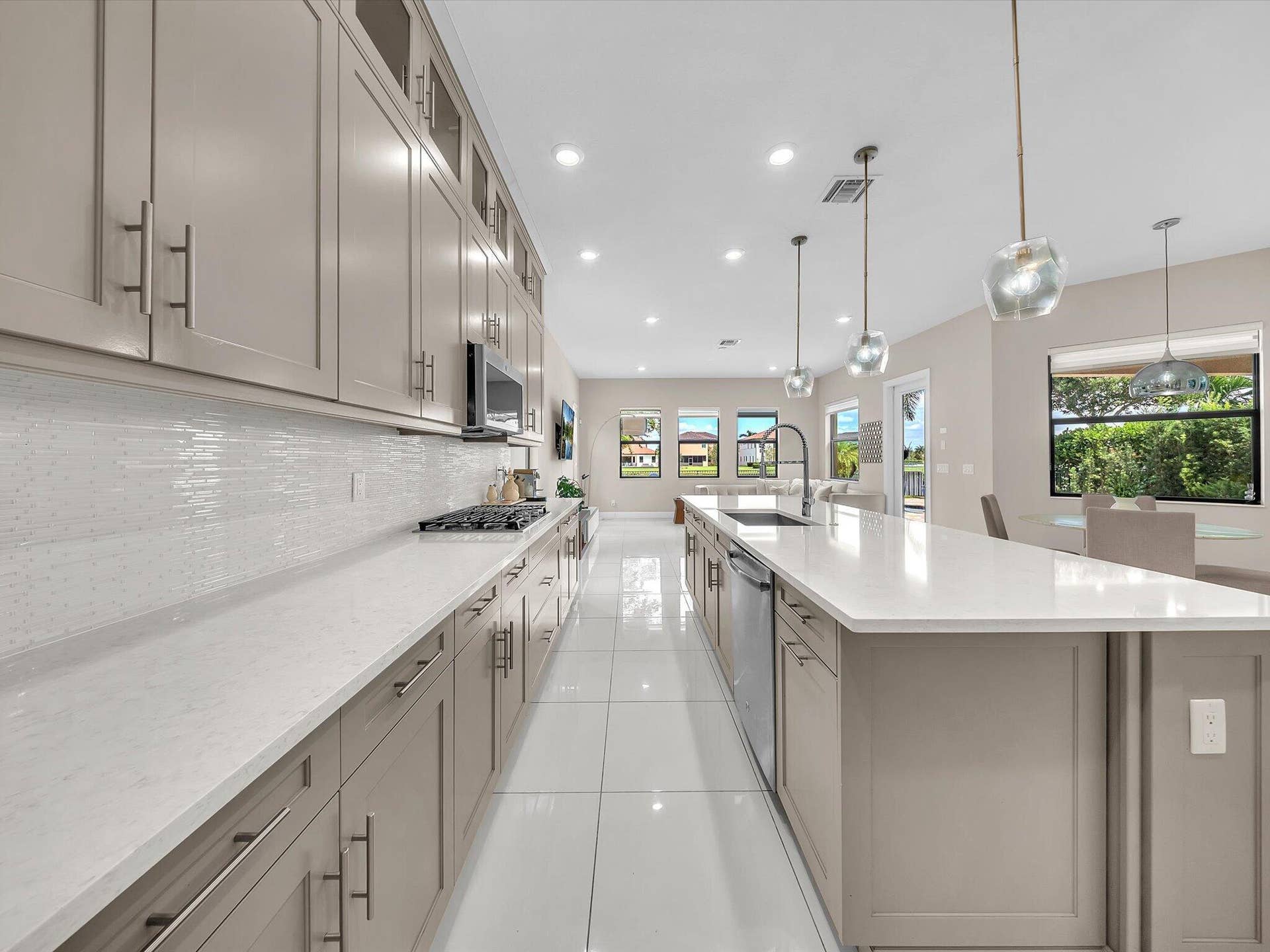 11965 S BAYPOINT Circle, Parkland, FL 33076 upgraded kitchen cabinets