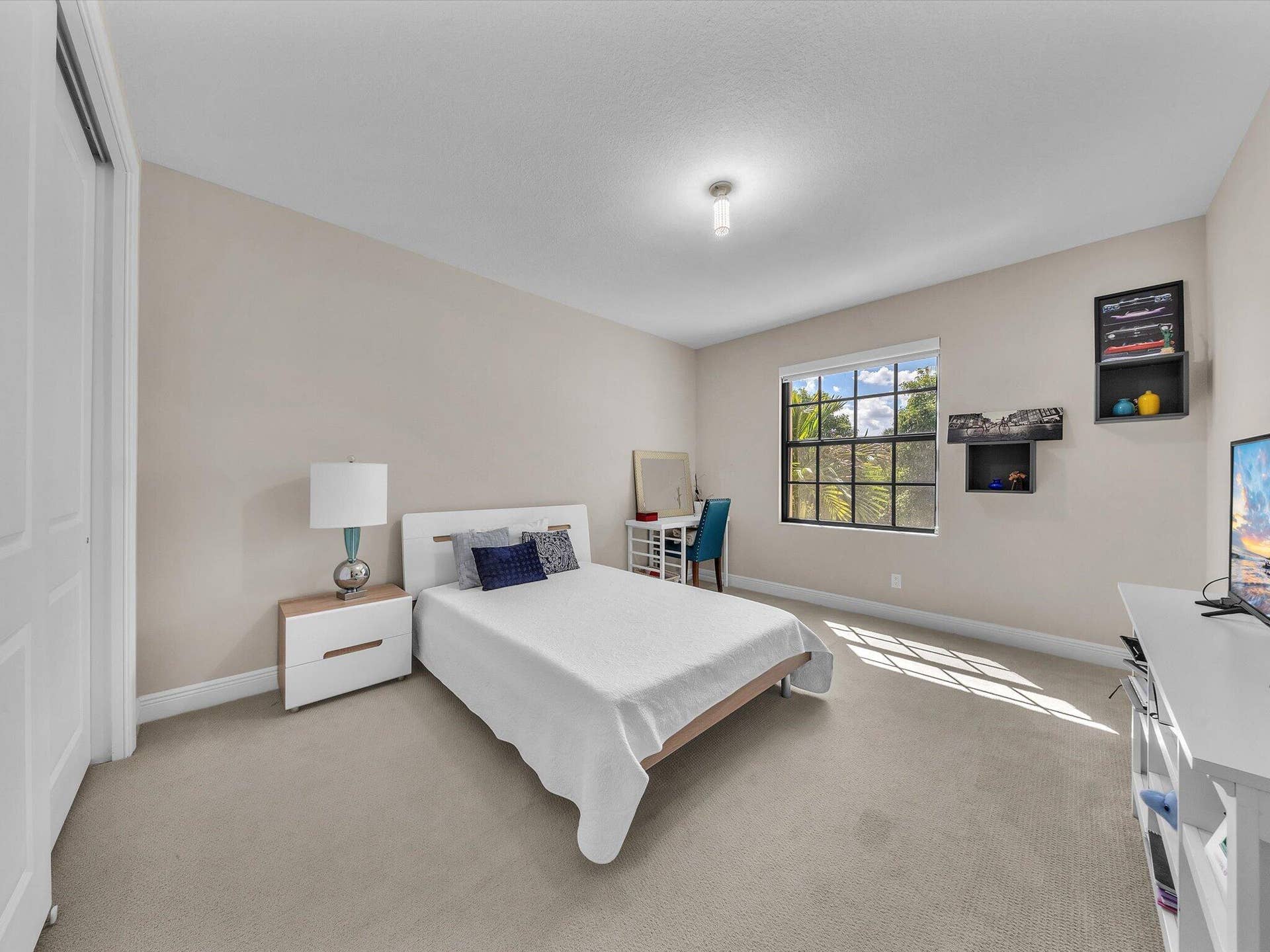 11965 S BAYPOINT Circle, Parkland, FL 33076 1 Bedroom upstairs