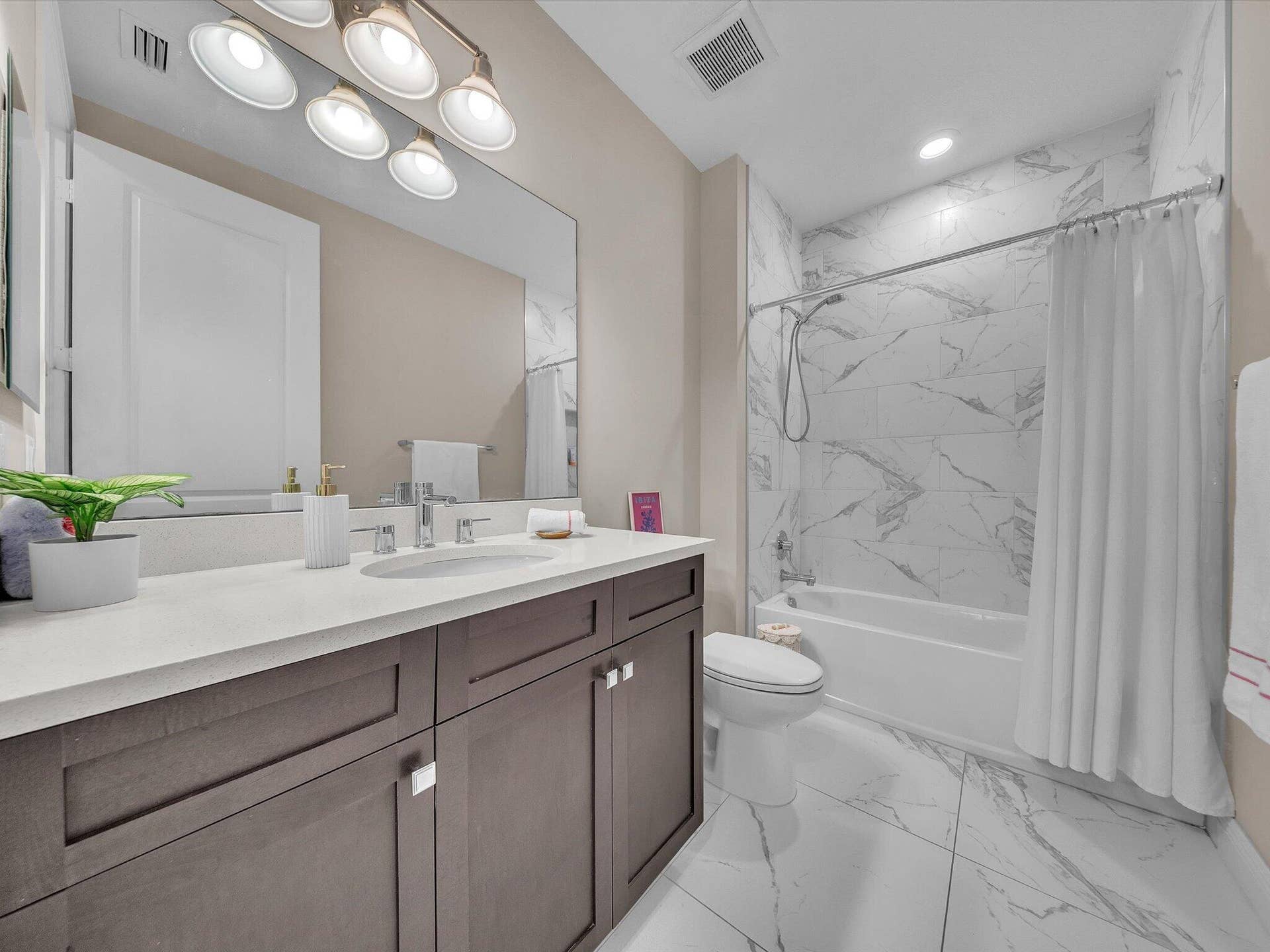 11965 S BAYPOINT Circle, Parkland, FL 33076 bathroom