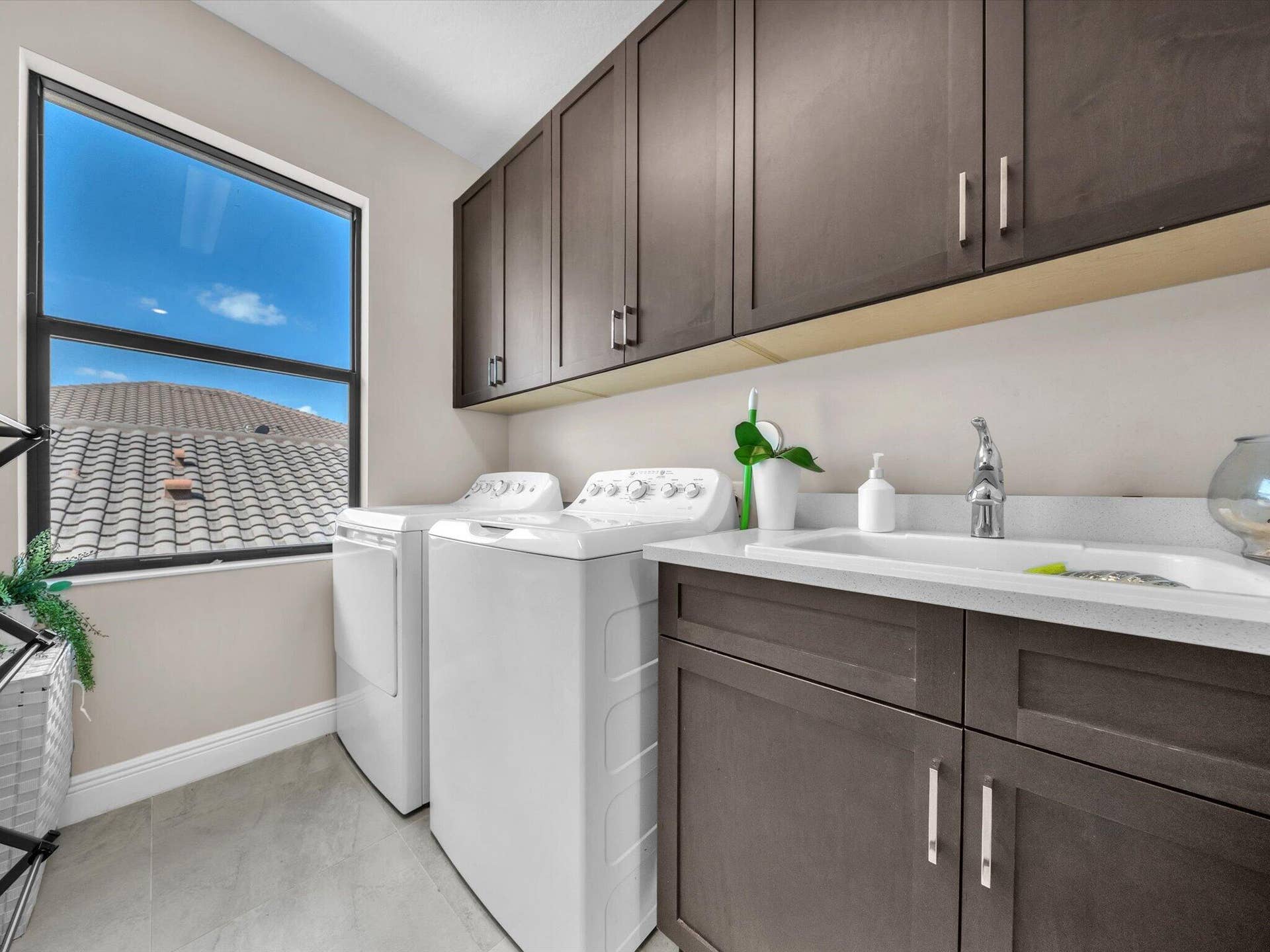 11965 S BAYPOINT Circle, Parkland, FL 33076 laundry room