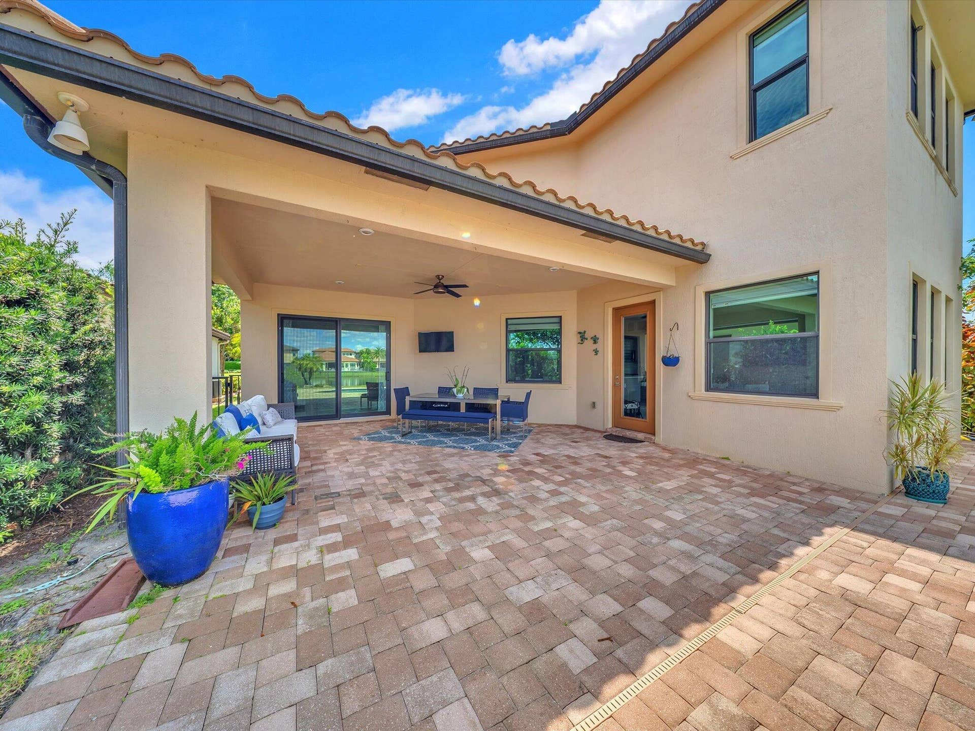 11965 S BAYPOINT Circle, Parkland, FL 33076 Barbecue hook up in the back.