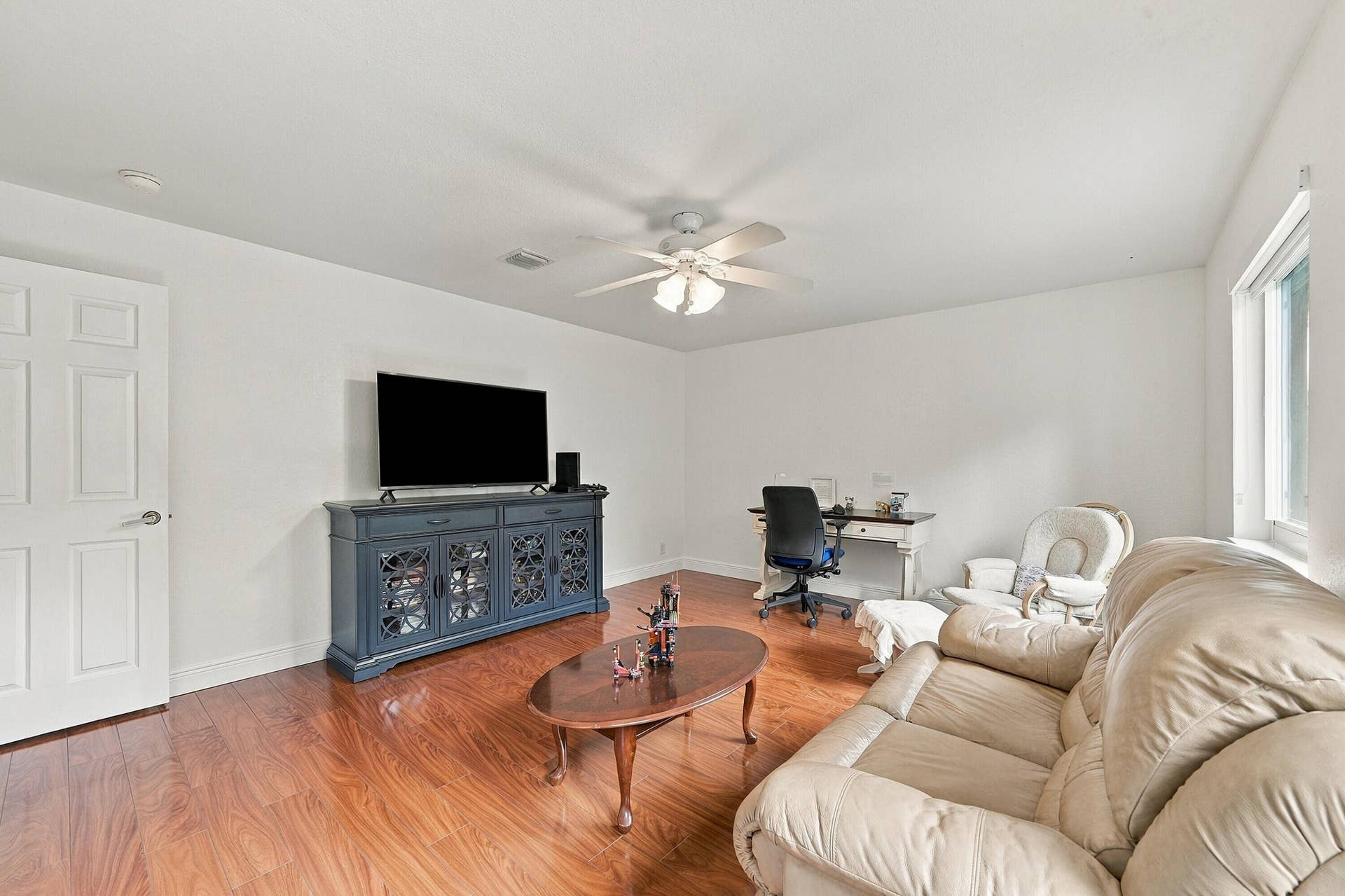 1020 Lavender Circle, Weston, FL 33327 Hardwood-finish flooring, recessed ceiling lighting, and a ceiling fan with integrated light fixture