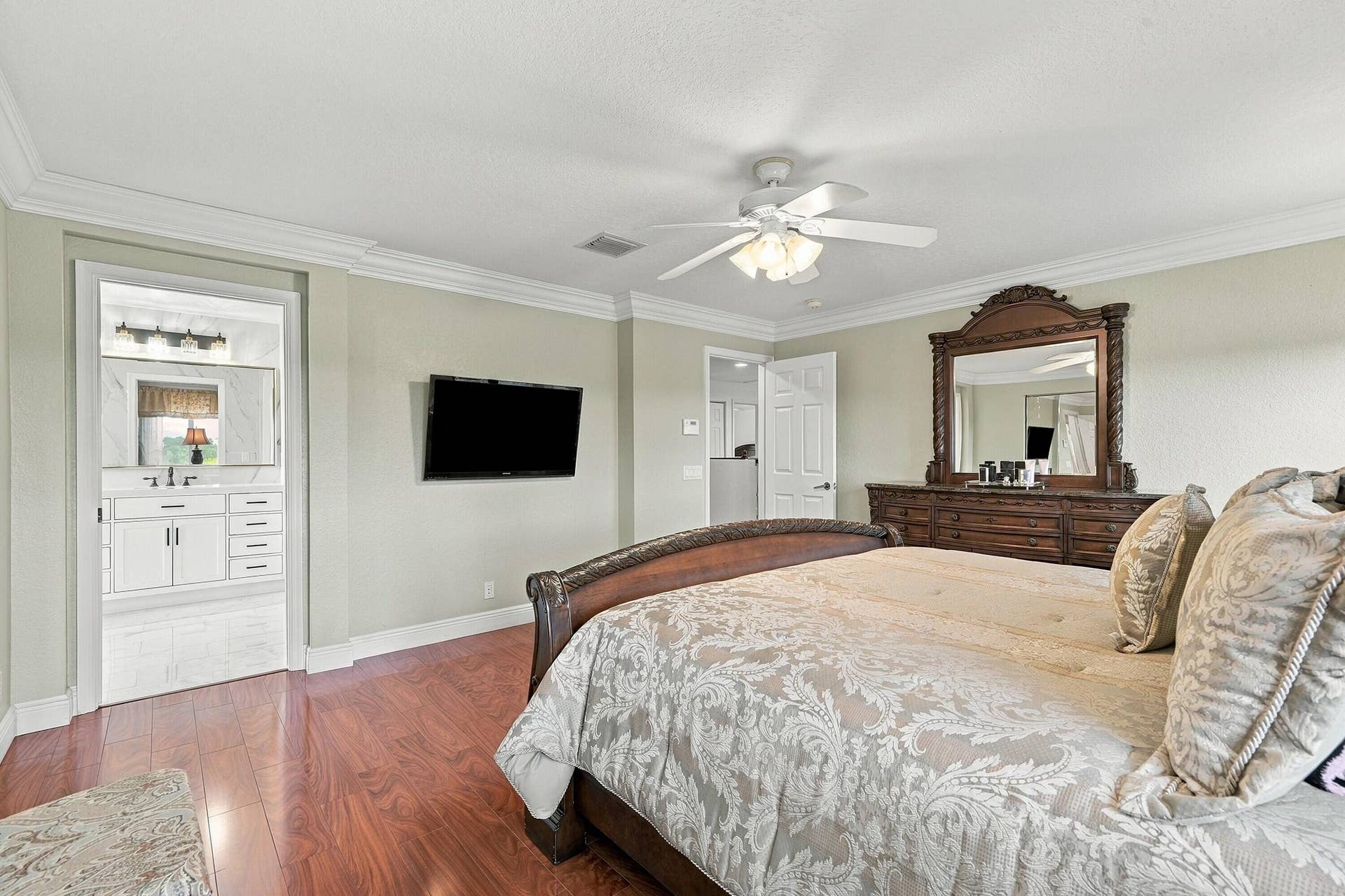 1020 Lavender Circle, Weston, FL 33327 Wood-finish flooring, crown molding, and a ceiling fan with integrated lighting