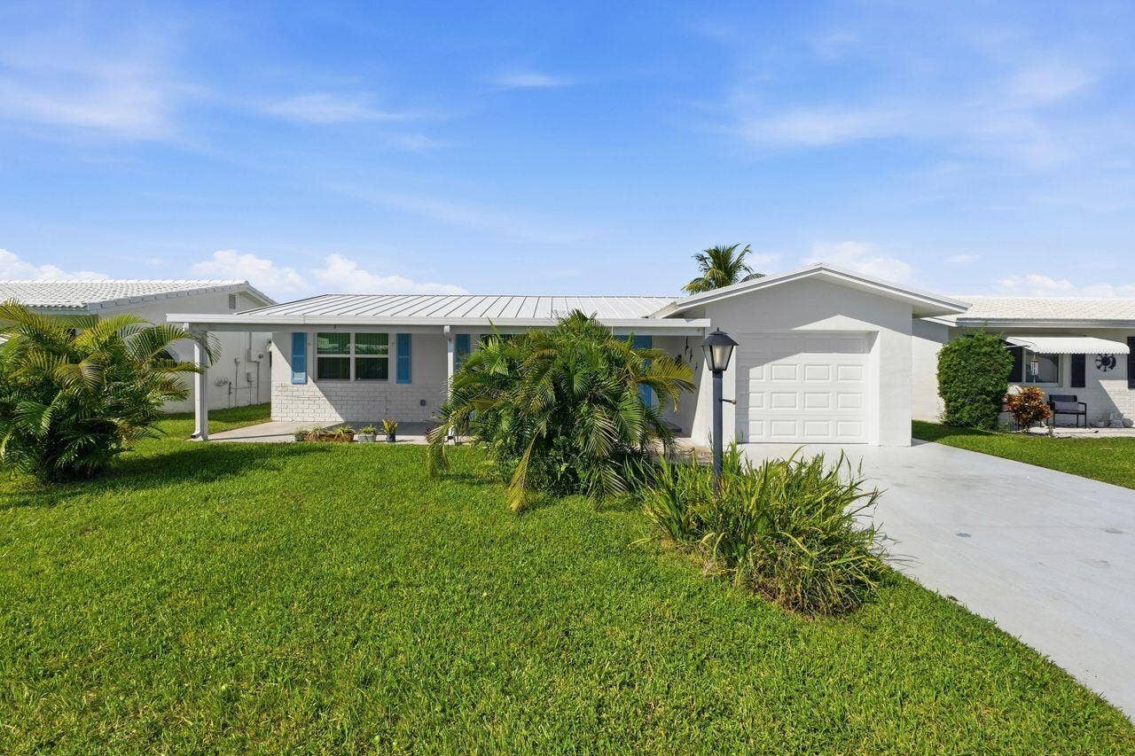 1003 SW 17th Street, Boynton Beach, FL 33426 Move in ready 2/2 with attached garage, and a paved and extended driveway