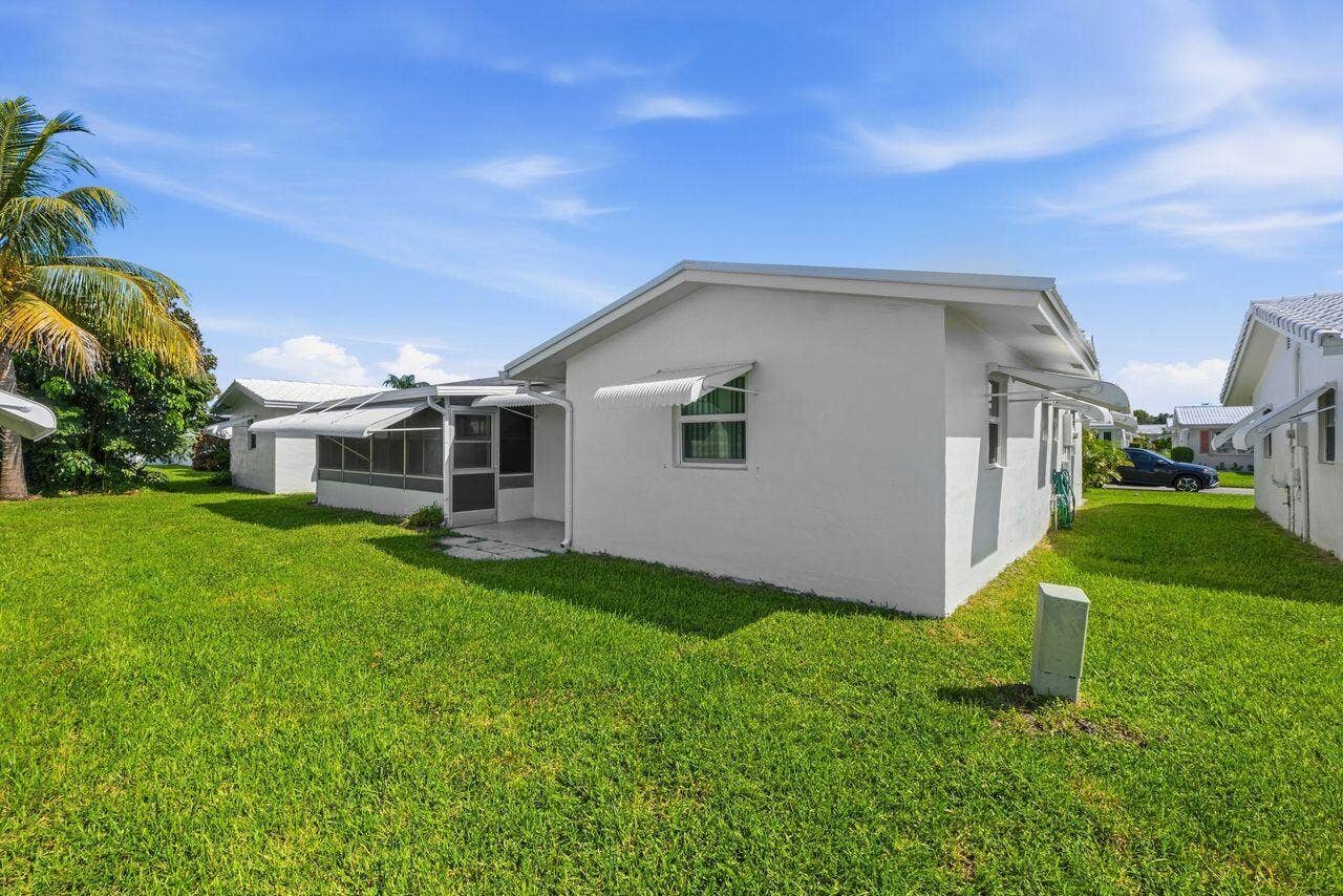 1003 SW 17th Street, Boynton Beach, FL 33426 Expansive grassy area with an screened in patio